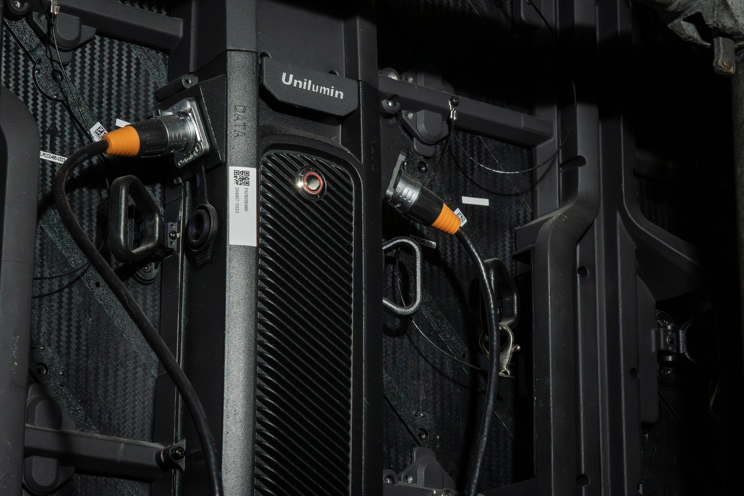 Задняя панель LED‑экрана: система охлаждения и подключения.