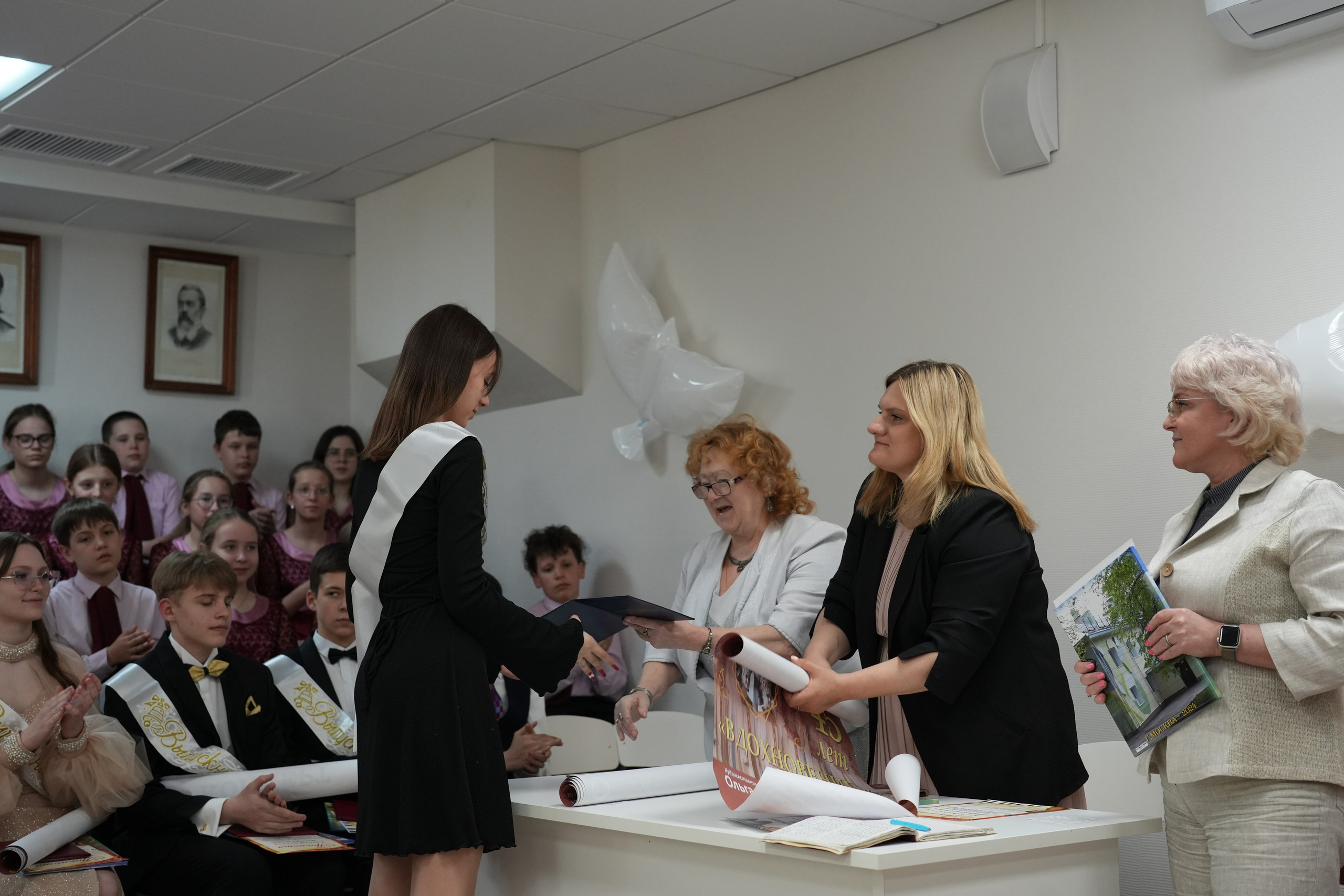 Выпускной в музыкально-хоровой школе г. Москвы № 106. Семейный и детский фотограф в Москве Оксана Чибизова