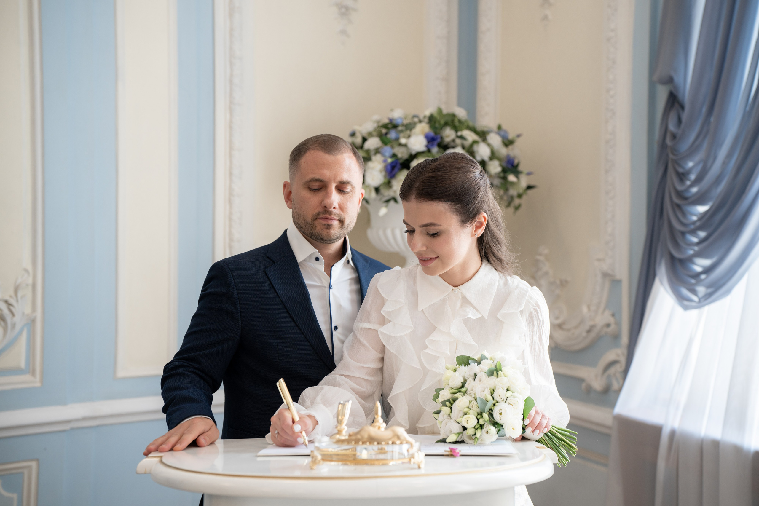 Свадебная фотосессия во дворце 2 на Фурштадской. Свадебный фотограф Александр Невский в Санкт-Петербурге