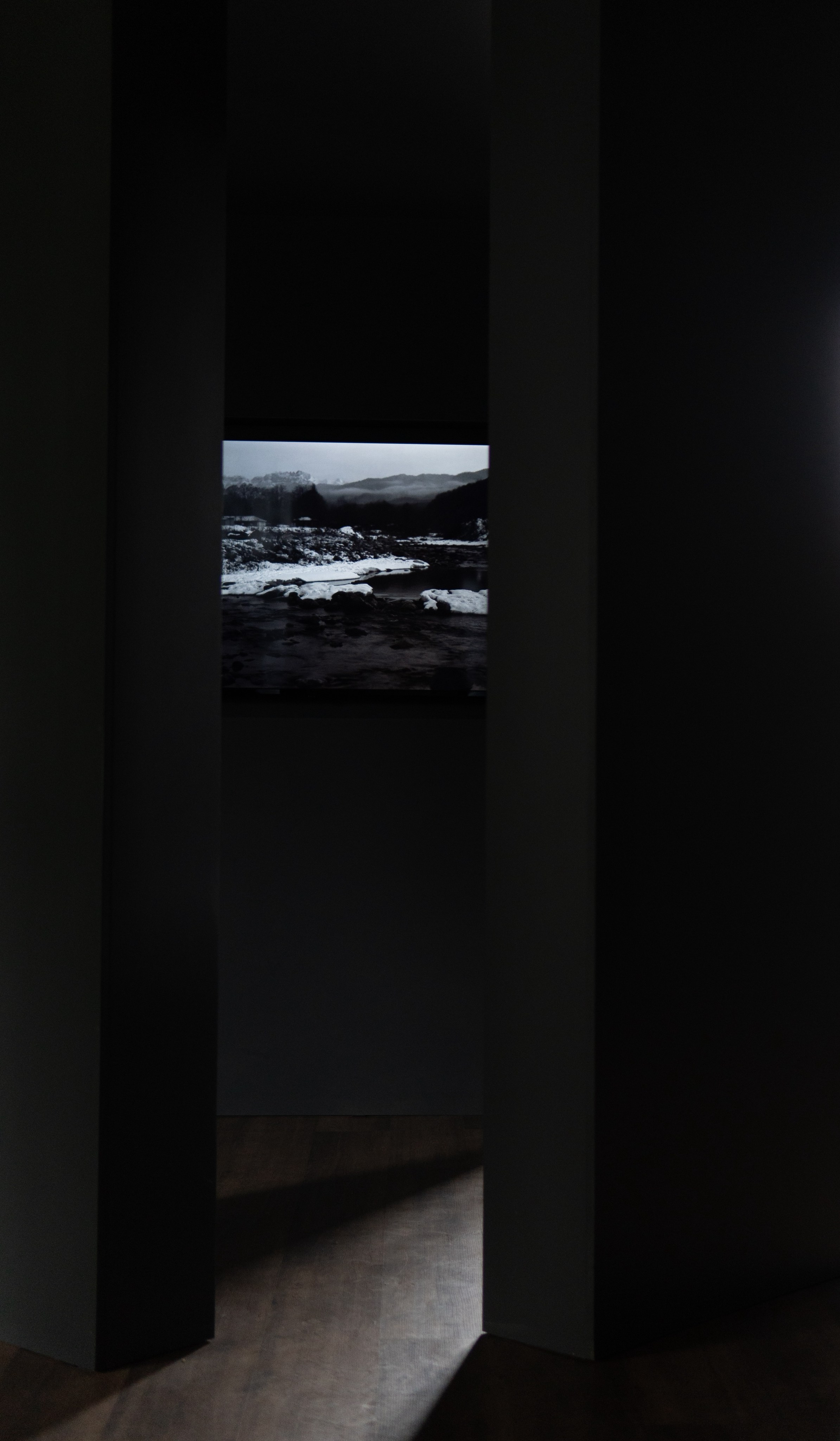 Ничего не было видно и приходилось прислушиваться. Художественная группа «Нежные Бабы»