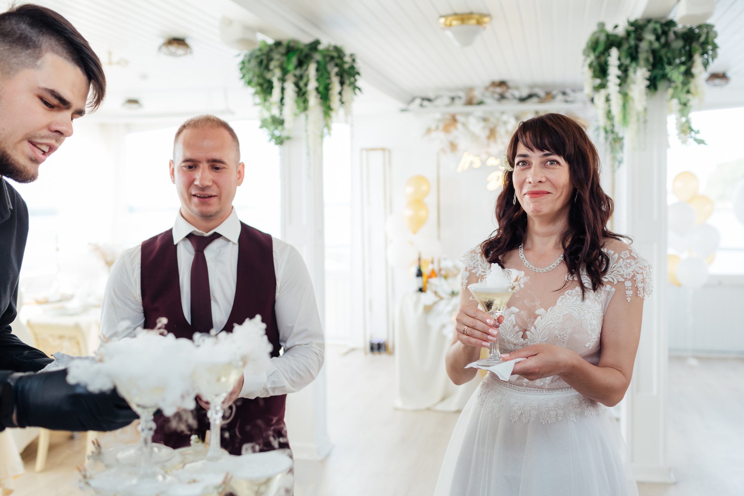 Свадебная фотосессия ресторан Белуга. Свадебный и семейный фотограф в Самаре Грибцова Людмила