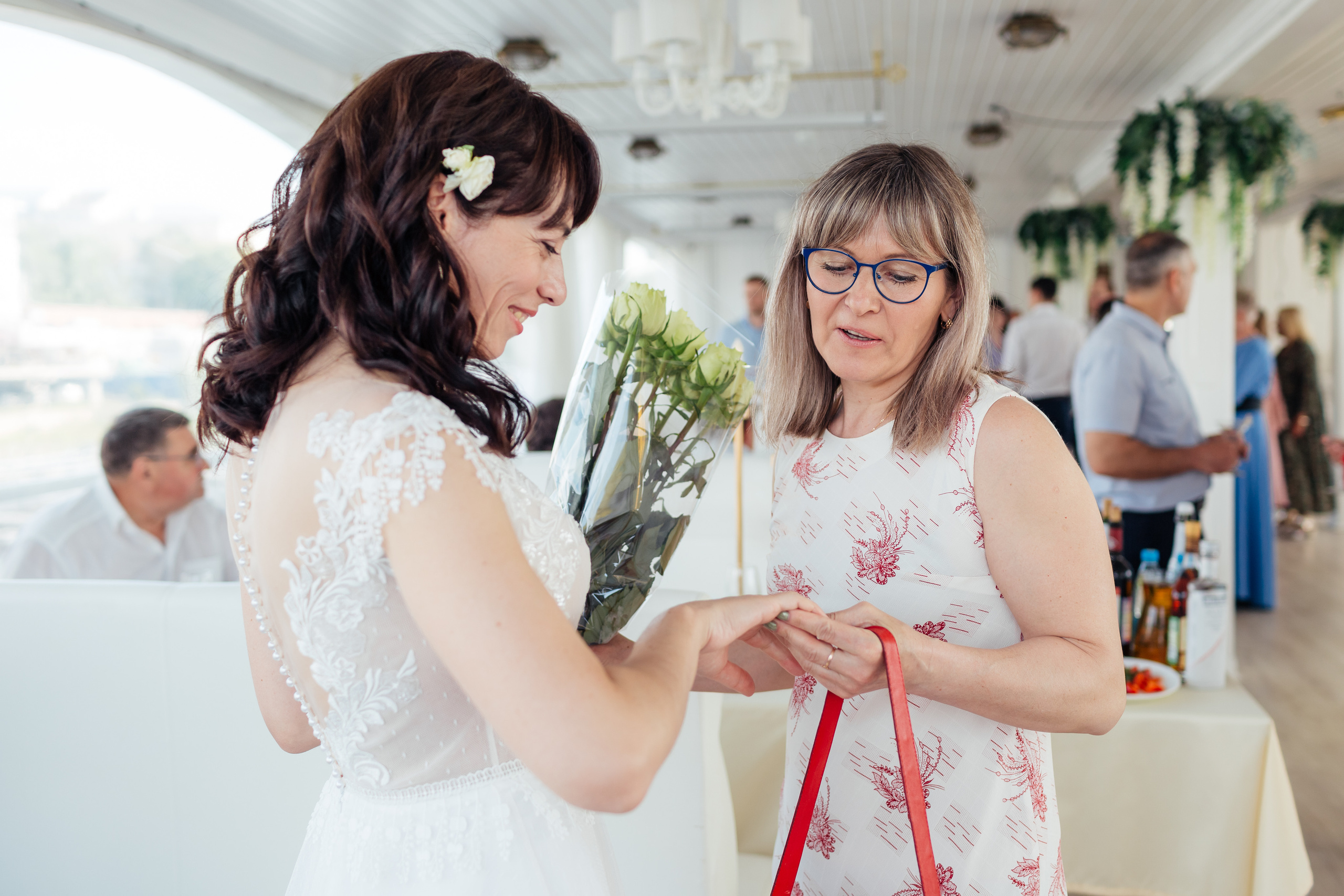 Свадебная фотосессия ресторан Белуга. Свадебный и семейный фотограф в Самаре Грибцова Людмила