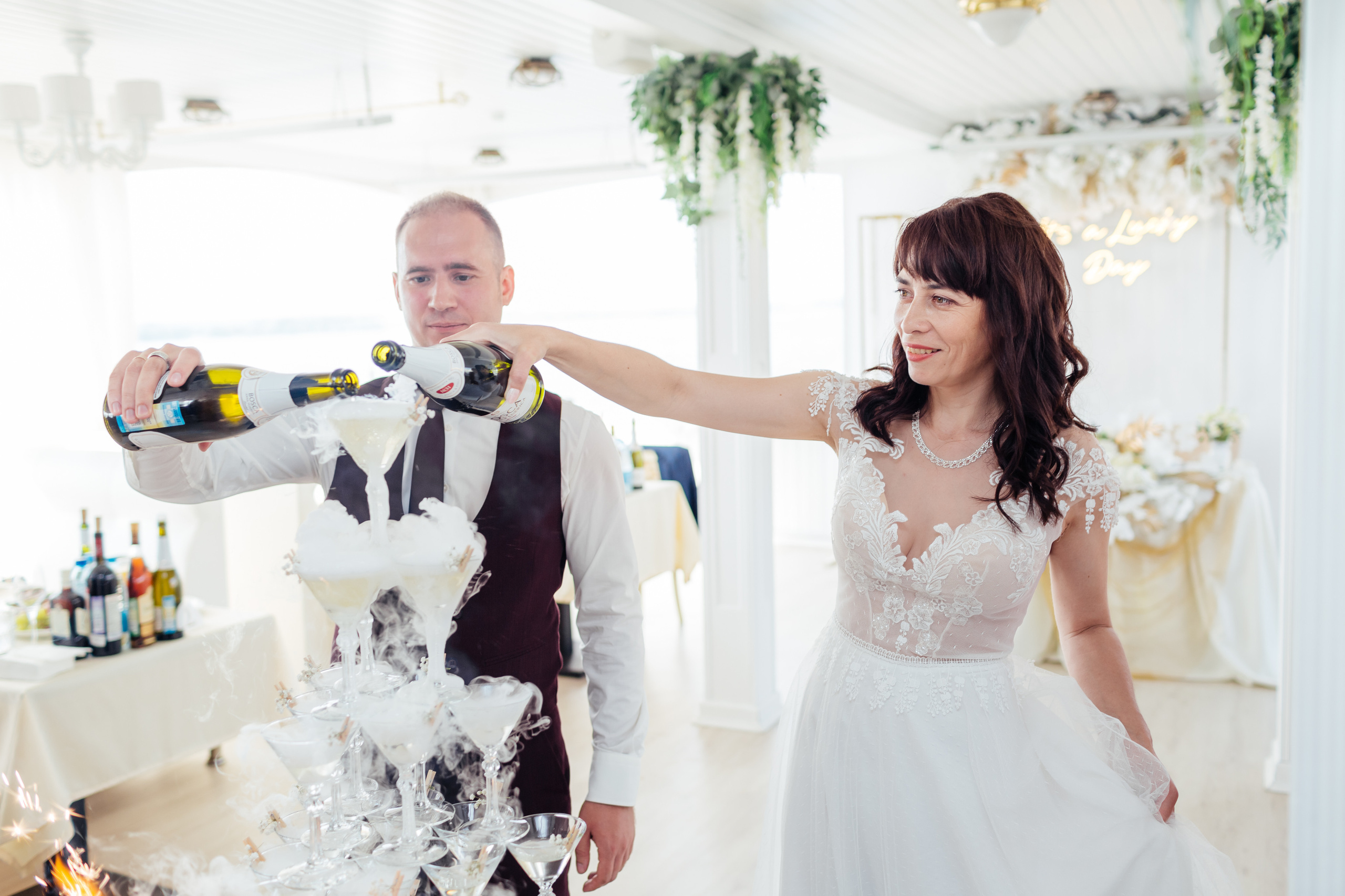 Свадебная фотосессия ресторан Белуга. Свадебный и семейный фотограф в Самаре Грибцова Людмила