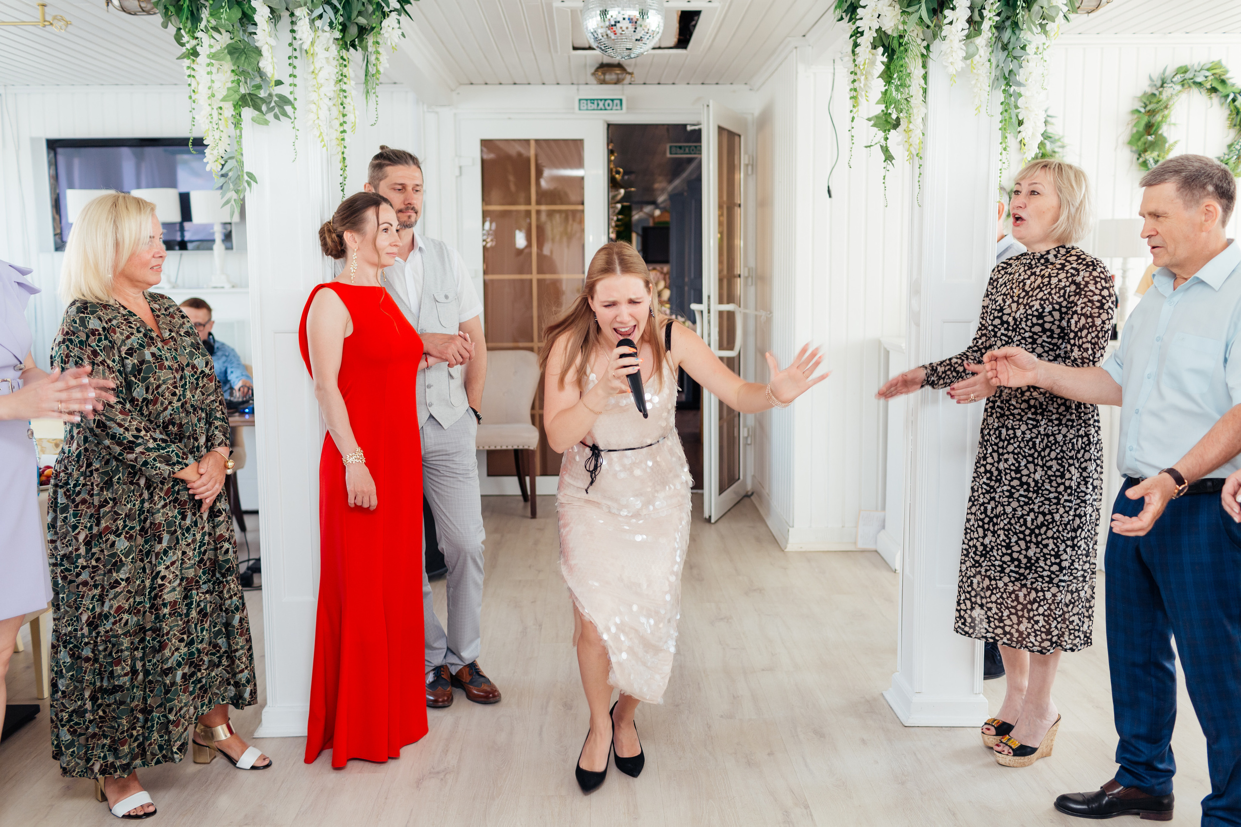 Свадебная фотосессия ресторан Белуга. Свадебный и семейный фотограф в Самаре Грибцова Людмила