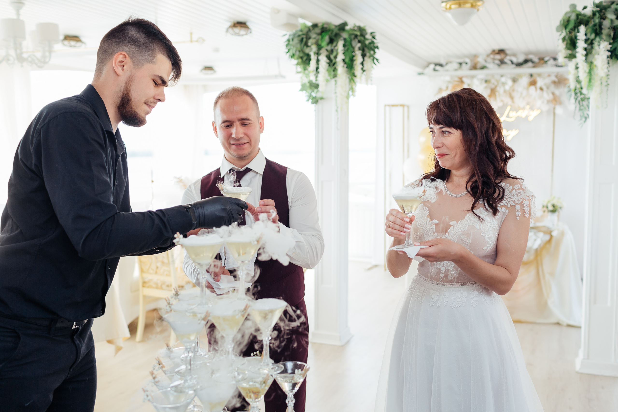 Свадебная фотосессия ресторан Белуга. Свадебный и семейный фотограф в Самаре Грибцова Людмила