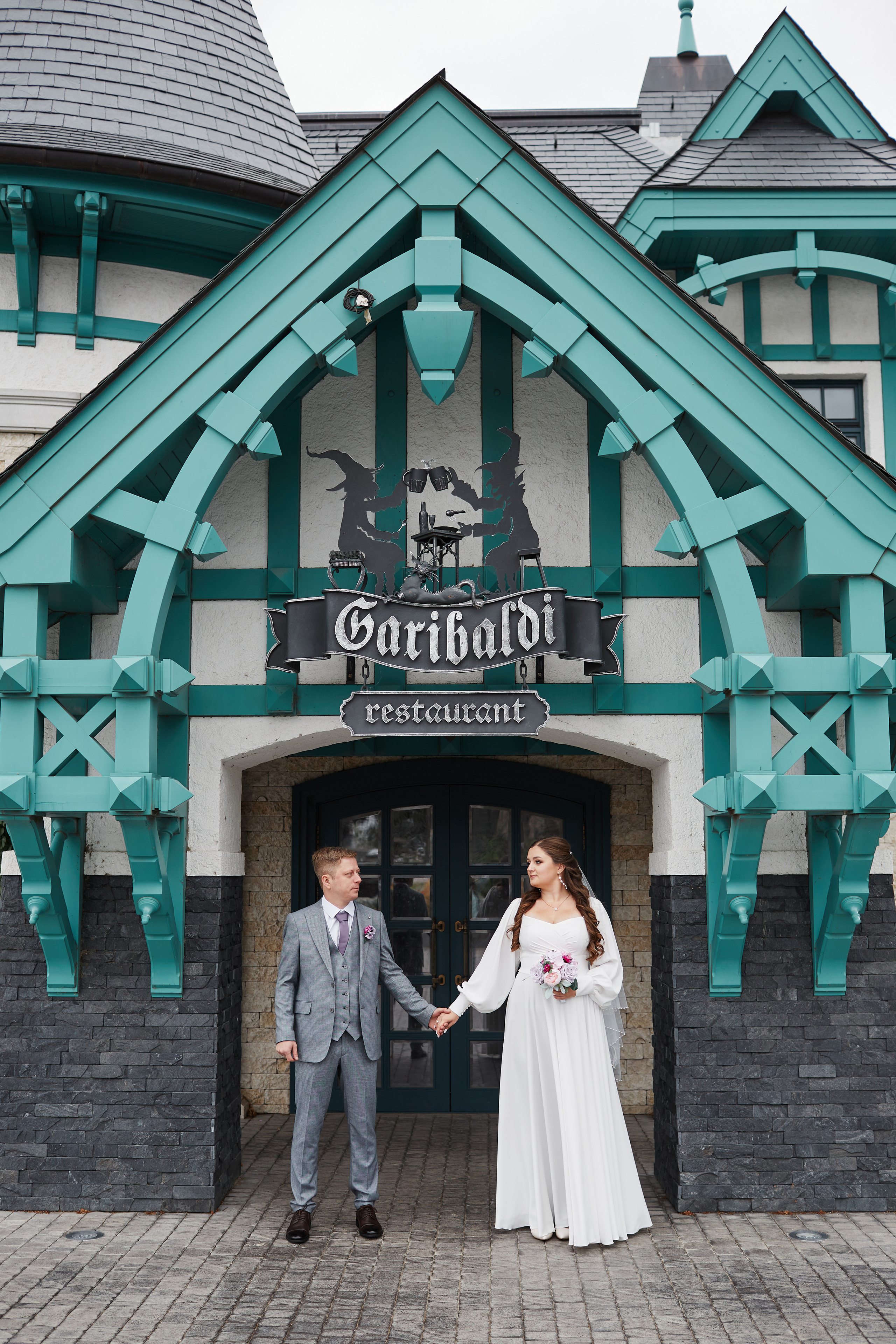 Свадебная фотосессия замок Гарибальди. Свадебный и семейный фотограф в Самаре Грибцова Людмила