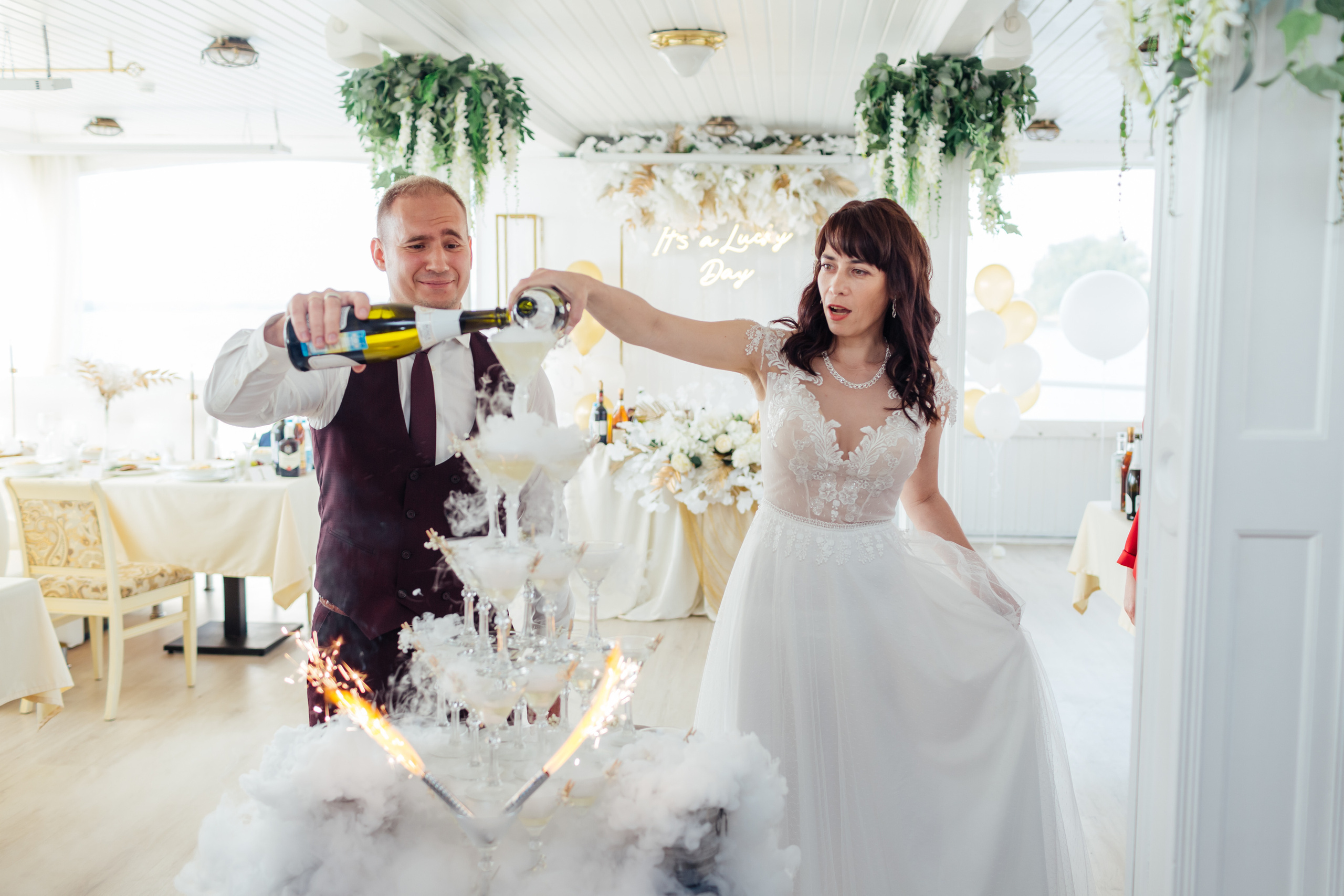 Свадебная фотосессия ресторан Белуга. Свадебный и семейный фотограф в Самаре Грибцова Людмила