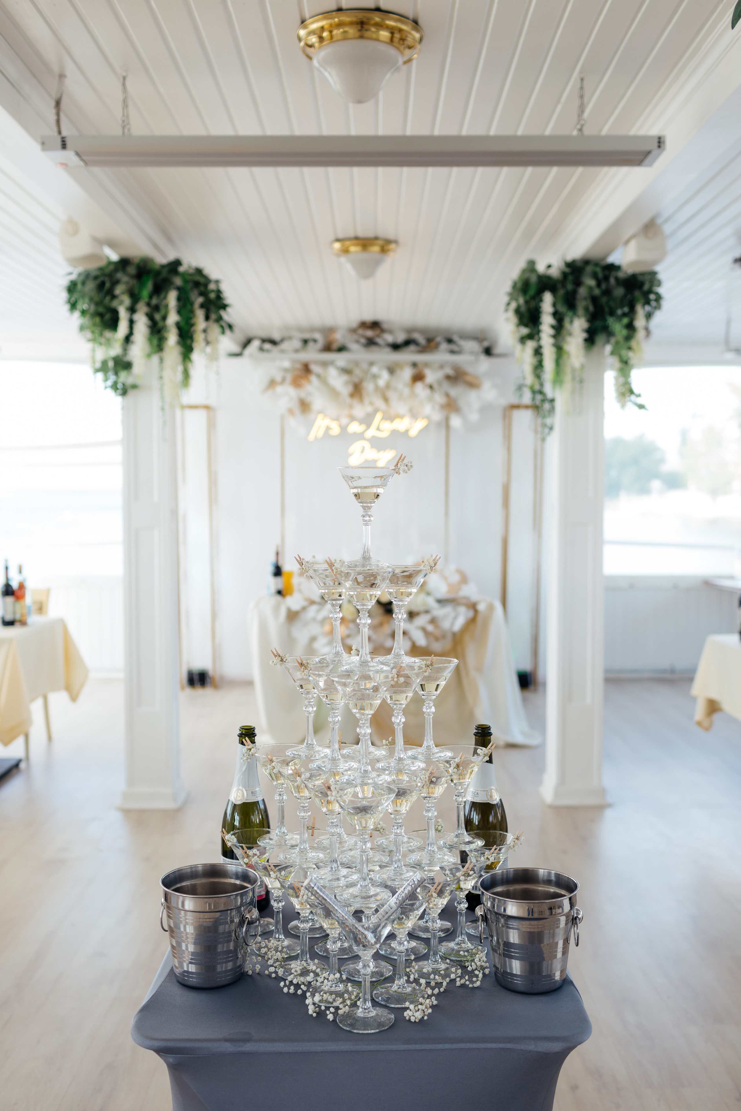 Свадебная фотосессия ресторан Белуга. Свадебный и семейный фотограф в Самаре Грибцова Людмила