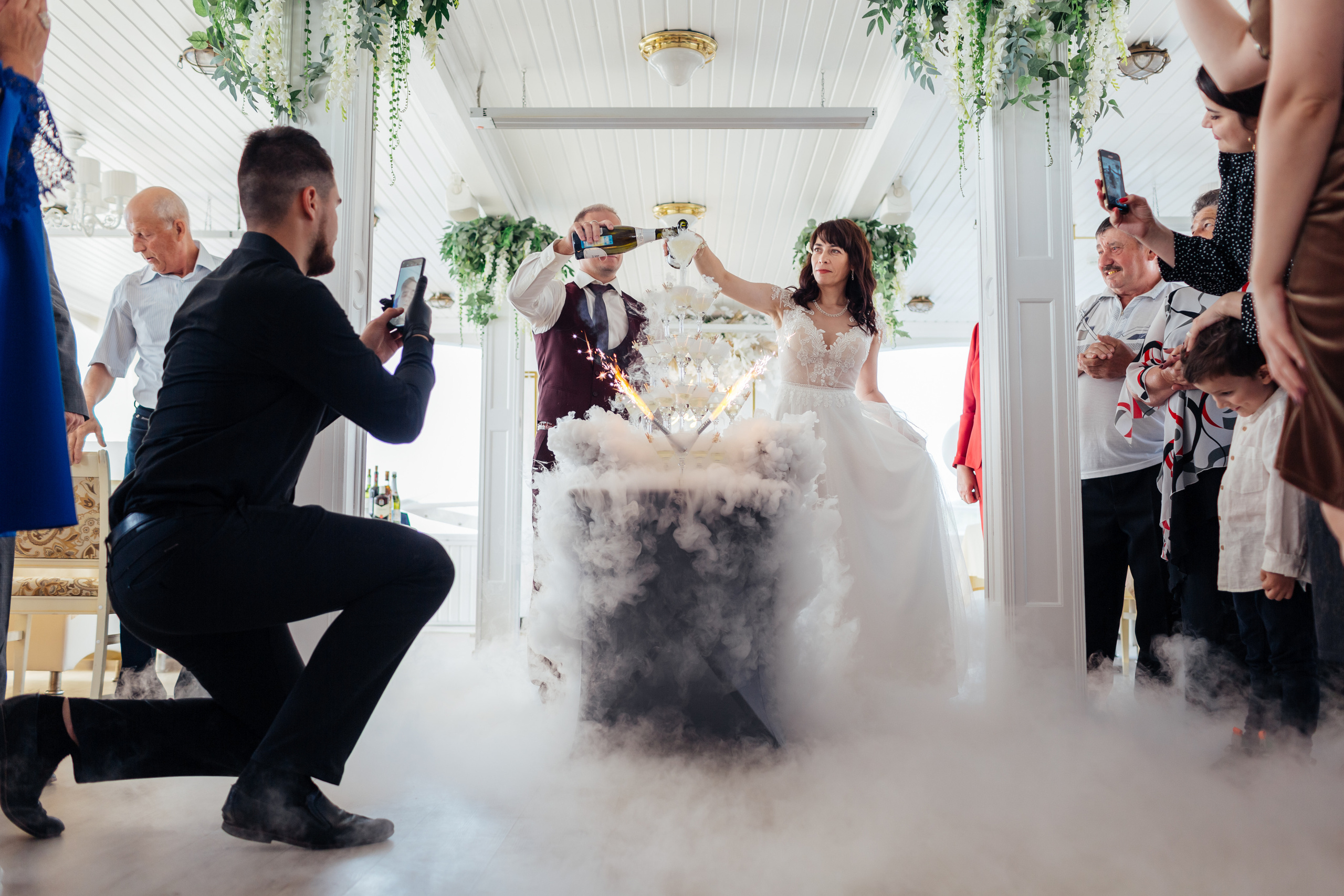 Свадебная фотосессия ресторан Белуга. Свадебный и семейный фотограф в Самаре Грибцова Людмила