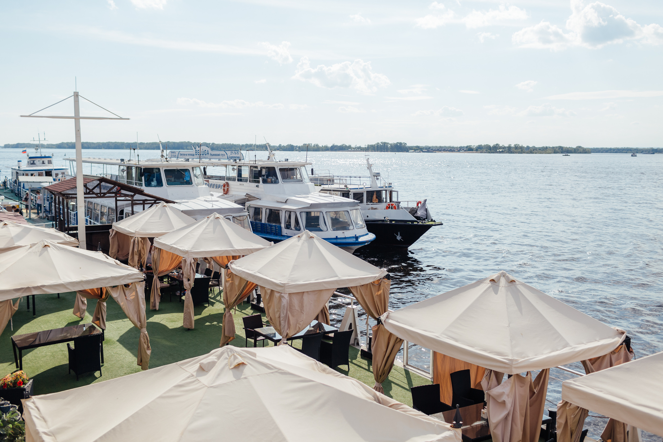Свадебная фотосессия ресторан Белуга. Свадебный и семейный фотограф в Самаре Грибцова Людмила
