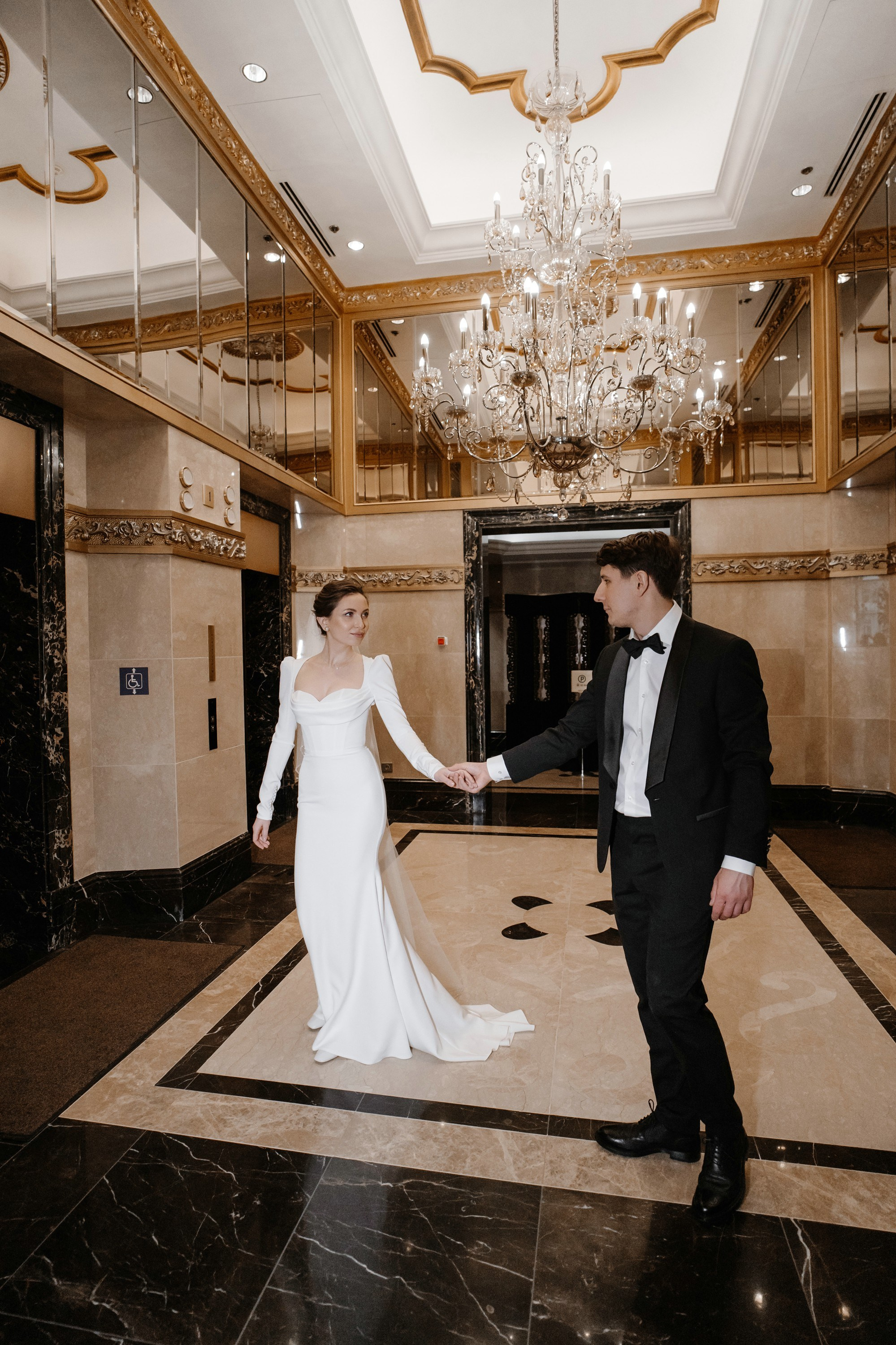 Фотосессия свадьбы в Lotte Plaza. Свадебный и семейный фотограф в Москве Светлана Зоткина