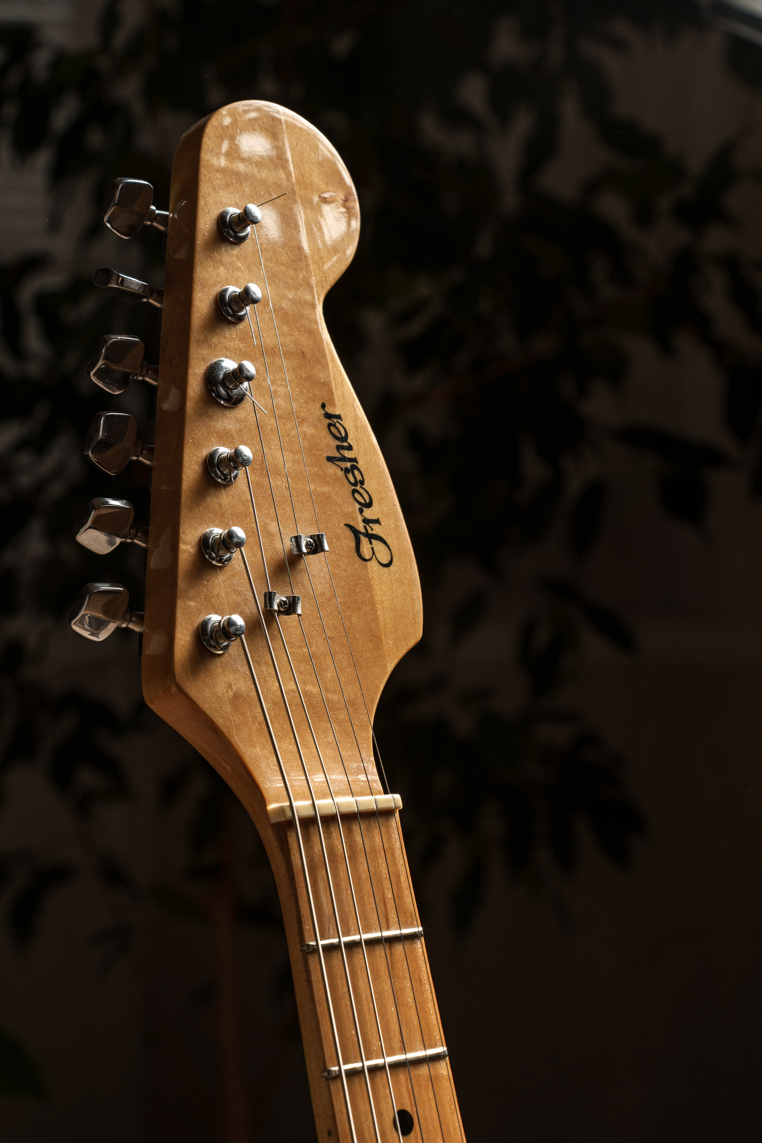 Фотосъемка электрогитар для продажи. Интерьерный фотограф и ретушер в Красноярске Денис Антропов