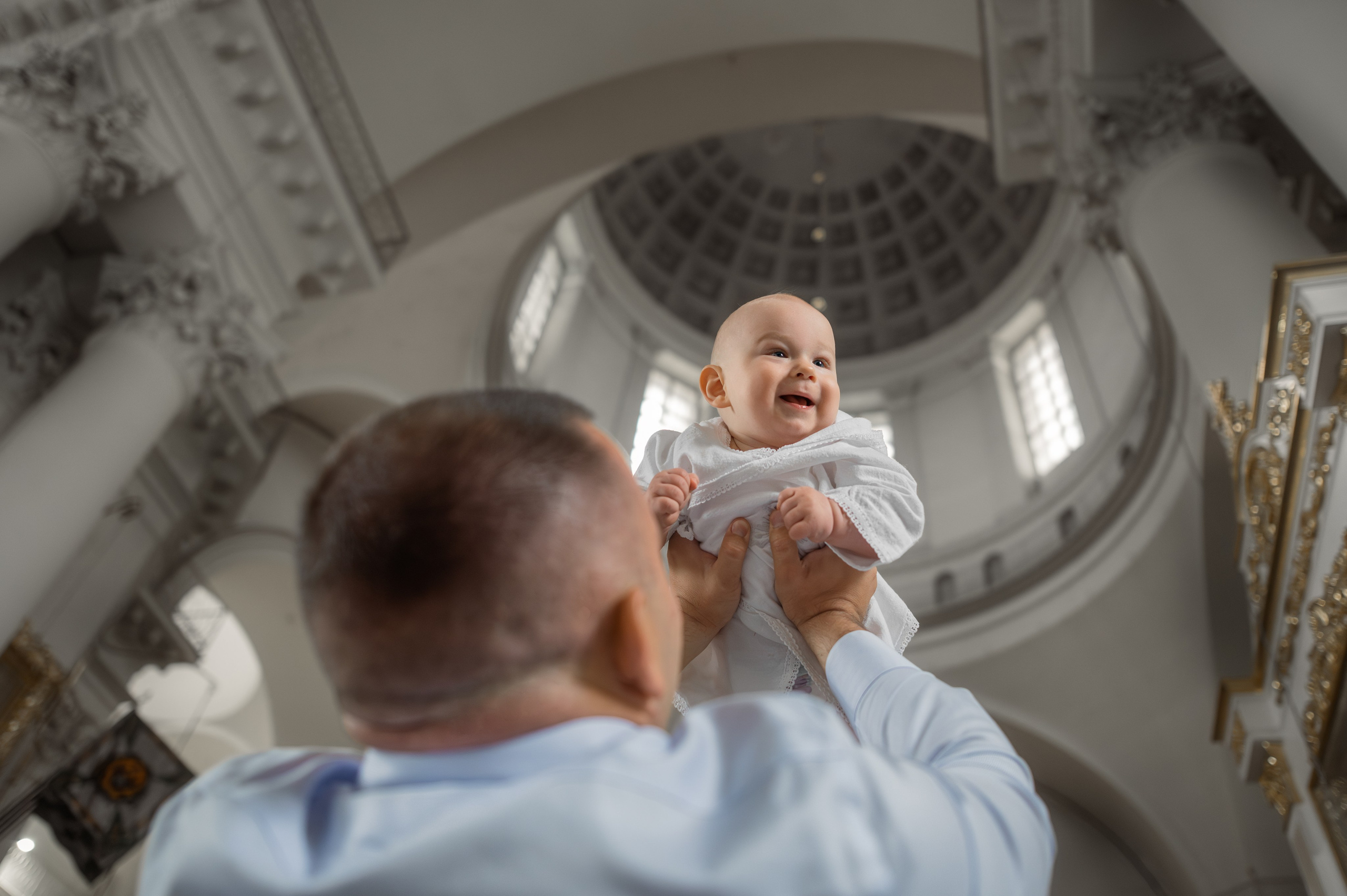 Крещение в Троице-Измайловском соборе. Фотограф на крещение и венчание, семейный фотограф в Санкт-Петербурге