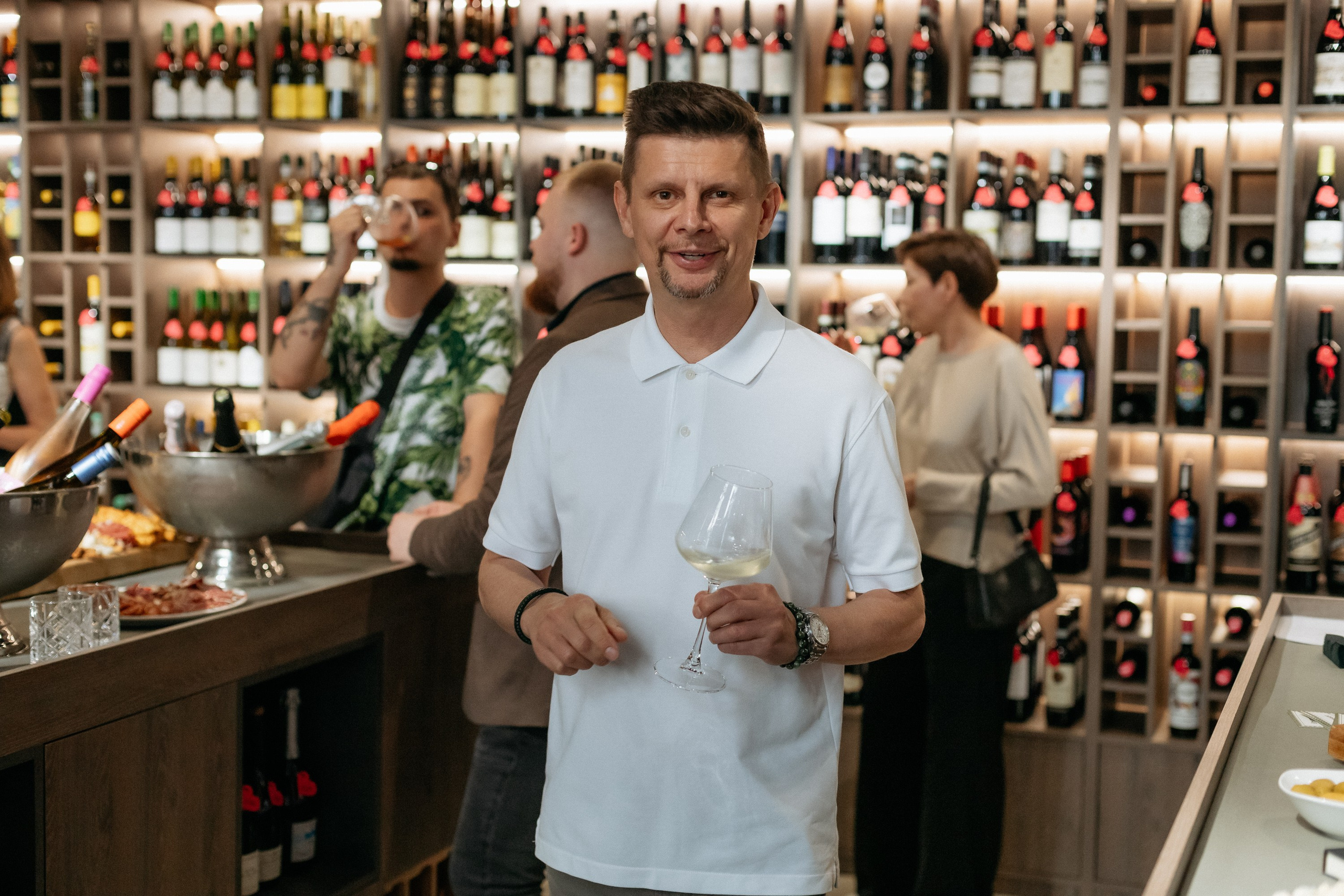 BY SIMPLE ВИНОТЕКА — ОТКРЫТИЕ. СВОИ. ФОТООТЧЕТЫ-СОБЫТИЯ-МЕСТА