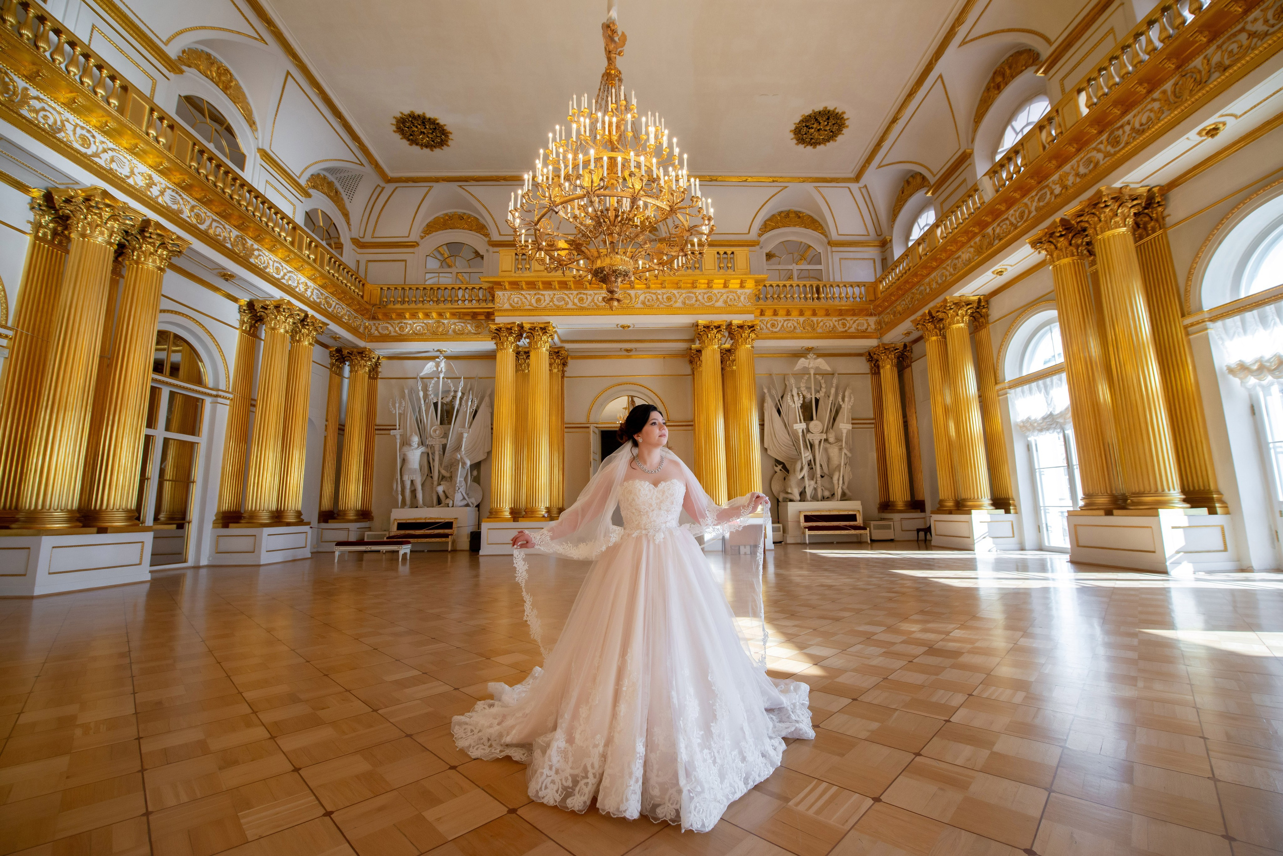 Самая красивая свадебная фотосессия в Эрмитаже. Лучшие свадебные фотографии в Эрмитажа. Портретный, семейный и свадебный фотограф в Санкт-Петербурге и в Пушкине Ширяев Денис