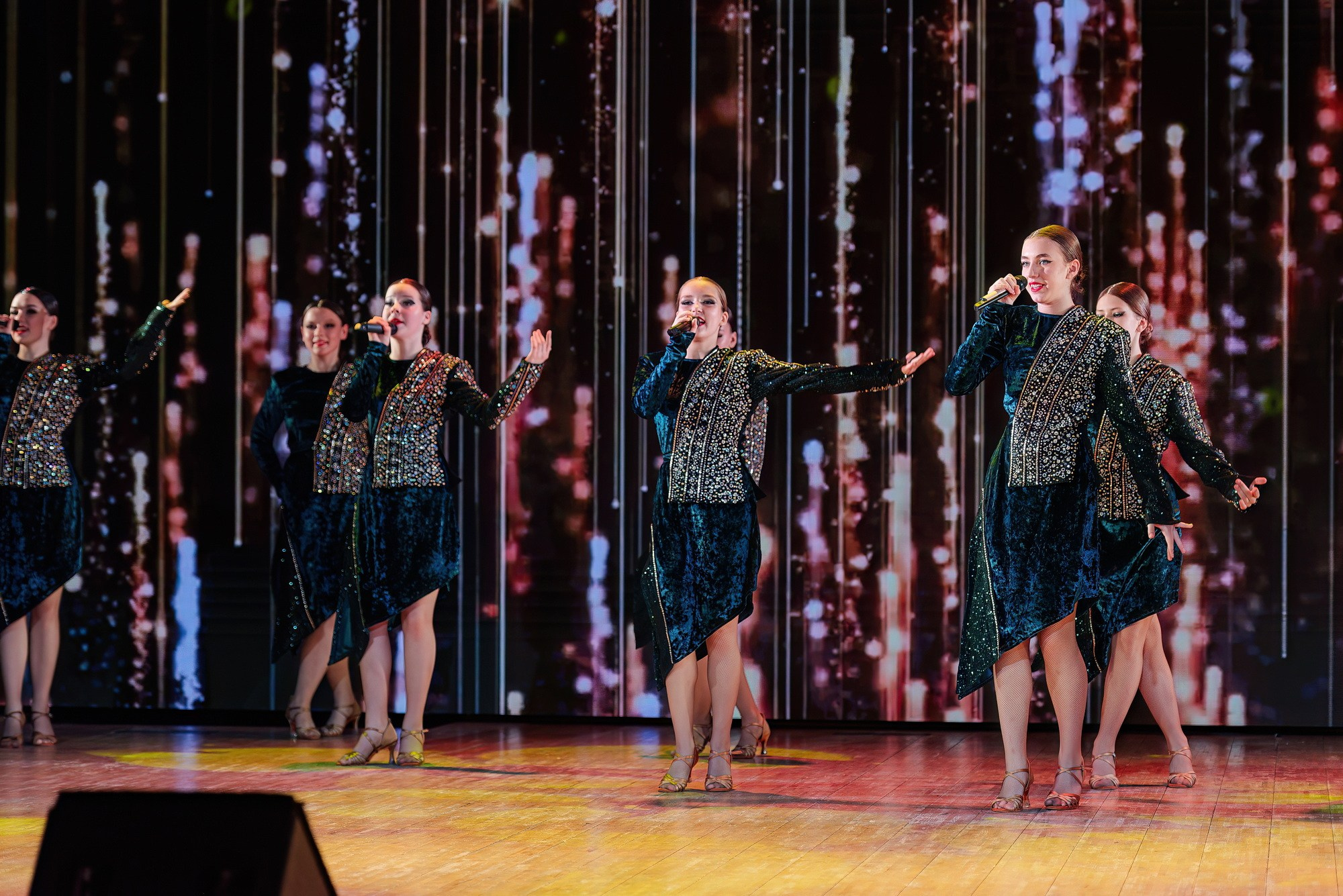 Отчетный концерт Образцового коллектива Алтая театра эстрадной песни «Созвездие». Свадебный и репортажный фотограф Никита Сницарев в Барнауле