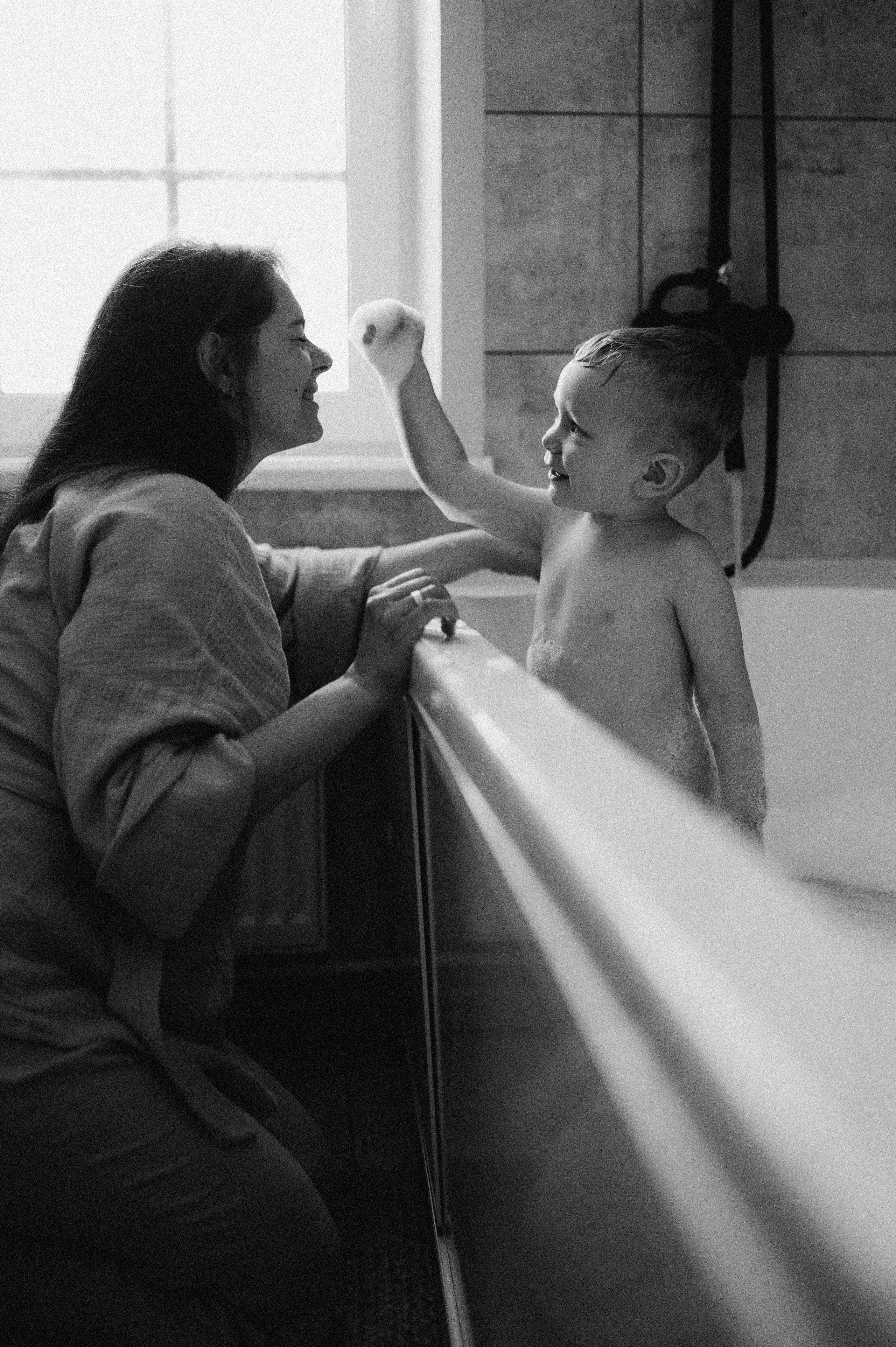 Съемка купания ребенка. Семейный фотограф в Новосибирске Женя Индрикова