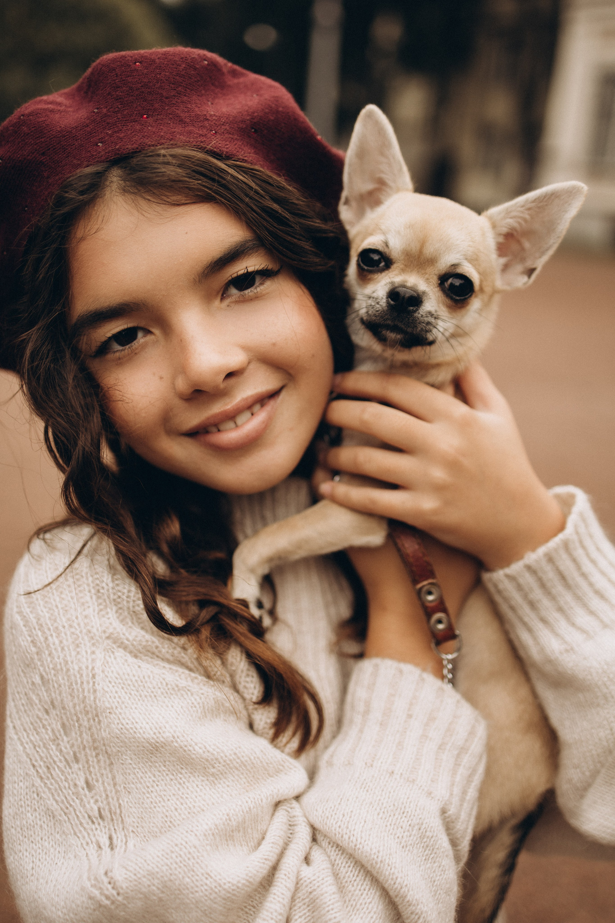 Екатерина, Софи и их маленькая собачка на прогулке. Осенняя фотосессия в Лопухинском саду. Семейный и детский фотограф в Санкт-Петербурге Павлова Елена