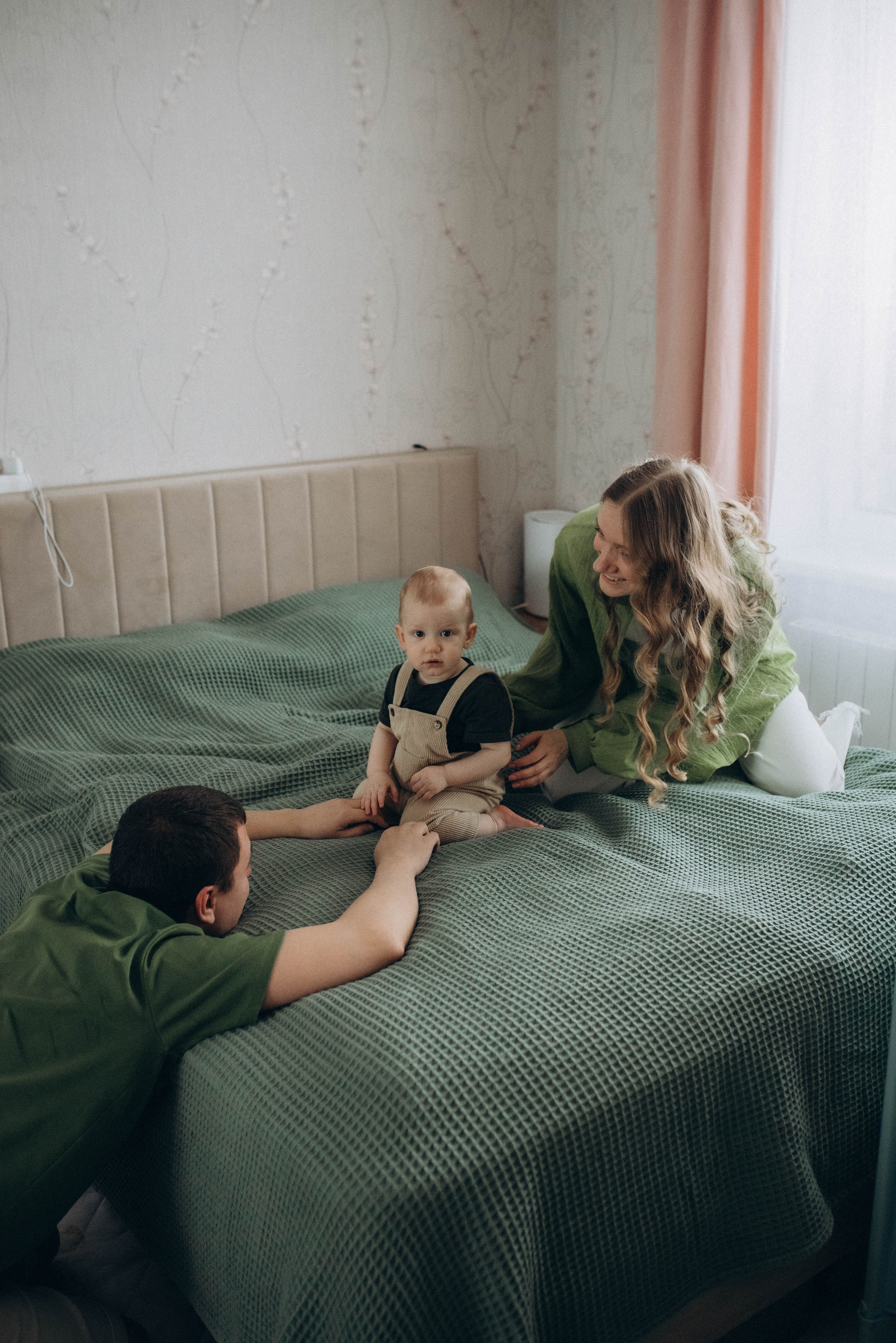 Семейная фотосессия ко дню рождения малыша. Семейный фотограф в Железнодорожном Масаева Елена