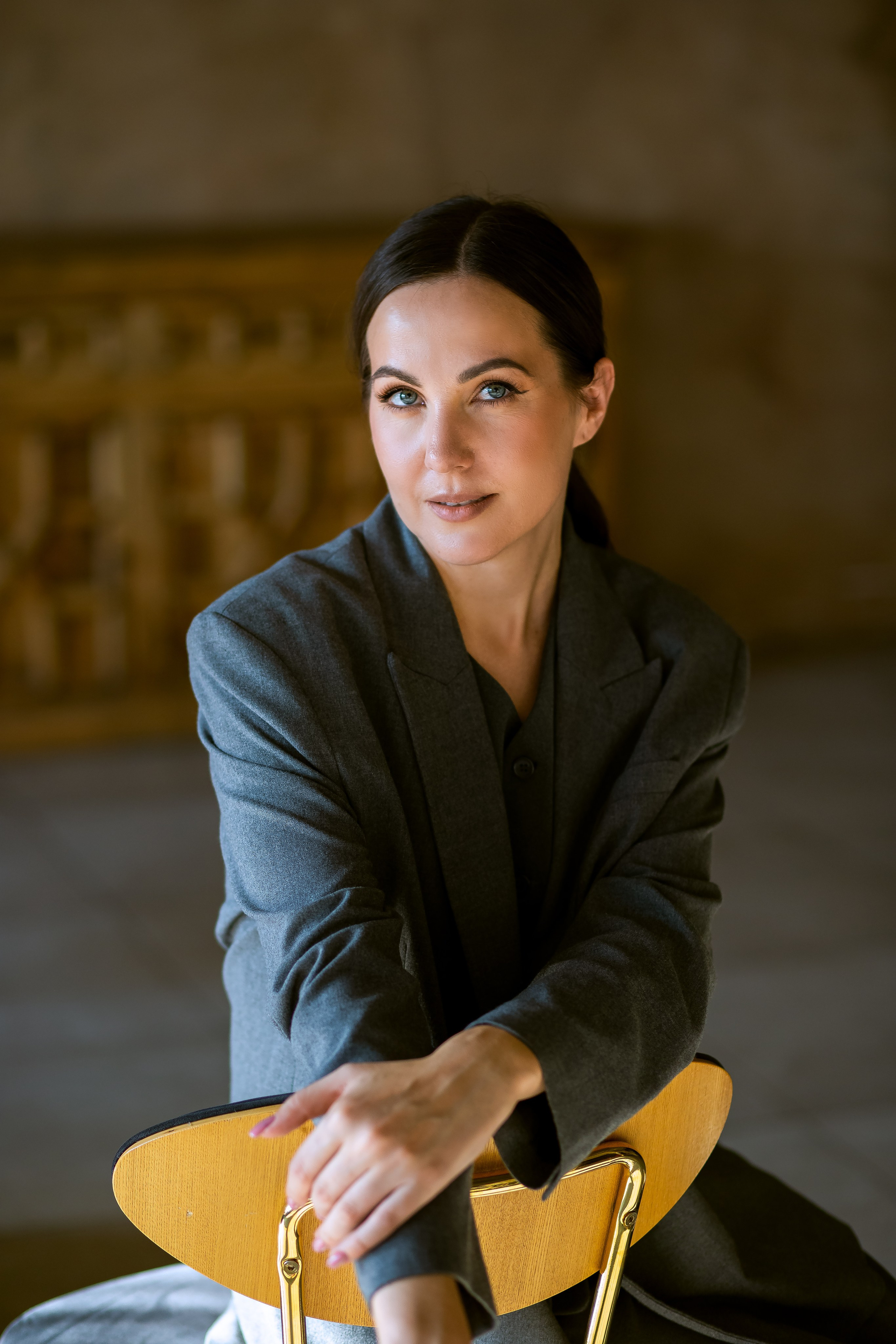 Деловой женский портрет в студии. Семейный фотограф в Москве Влада Лунина