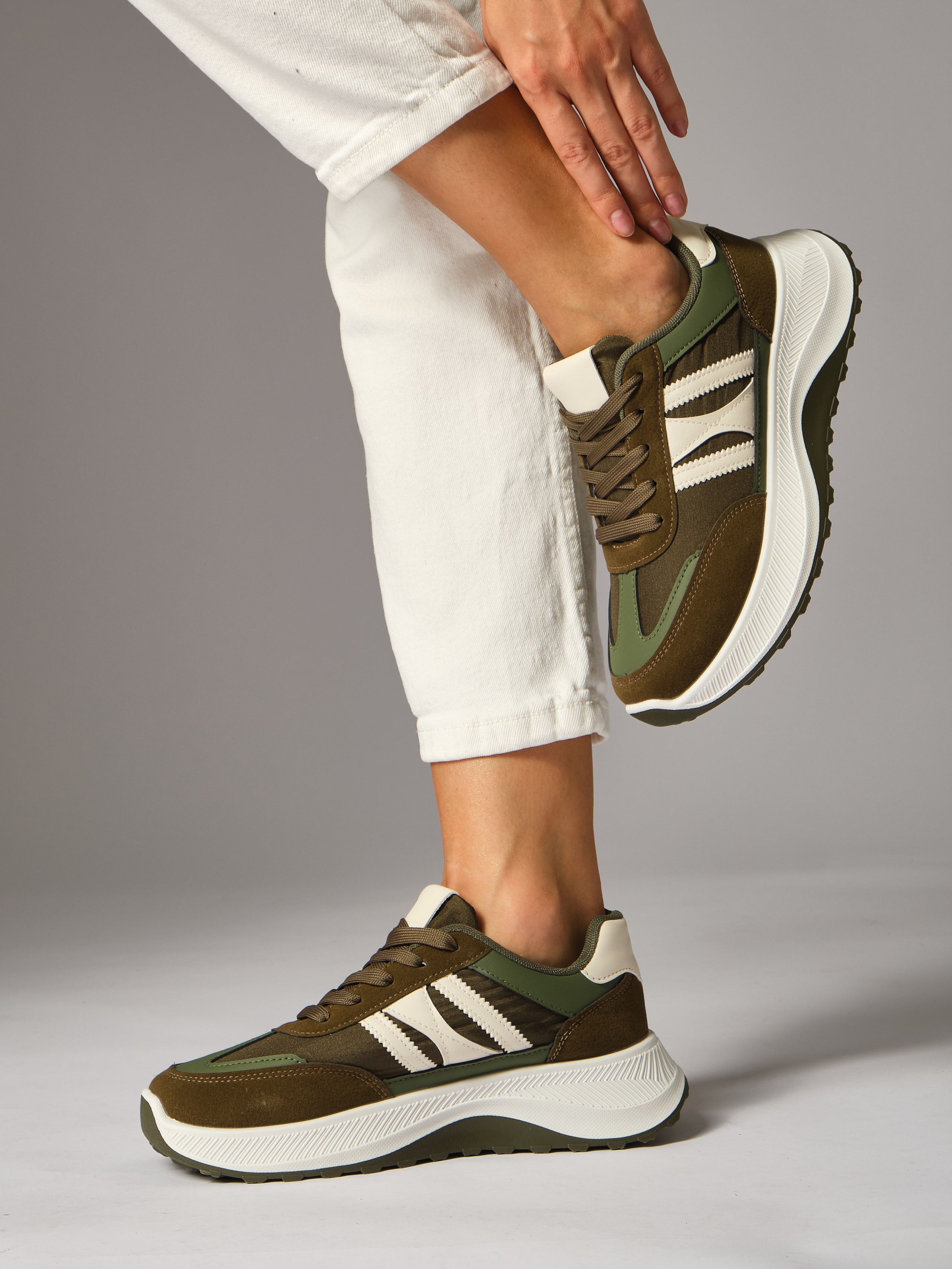 Кроссовки. Фотостудия для Wildberries Ozon