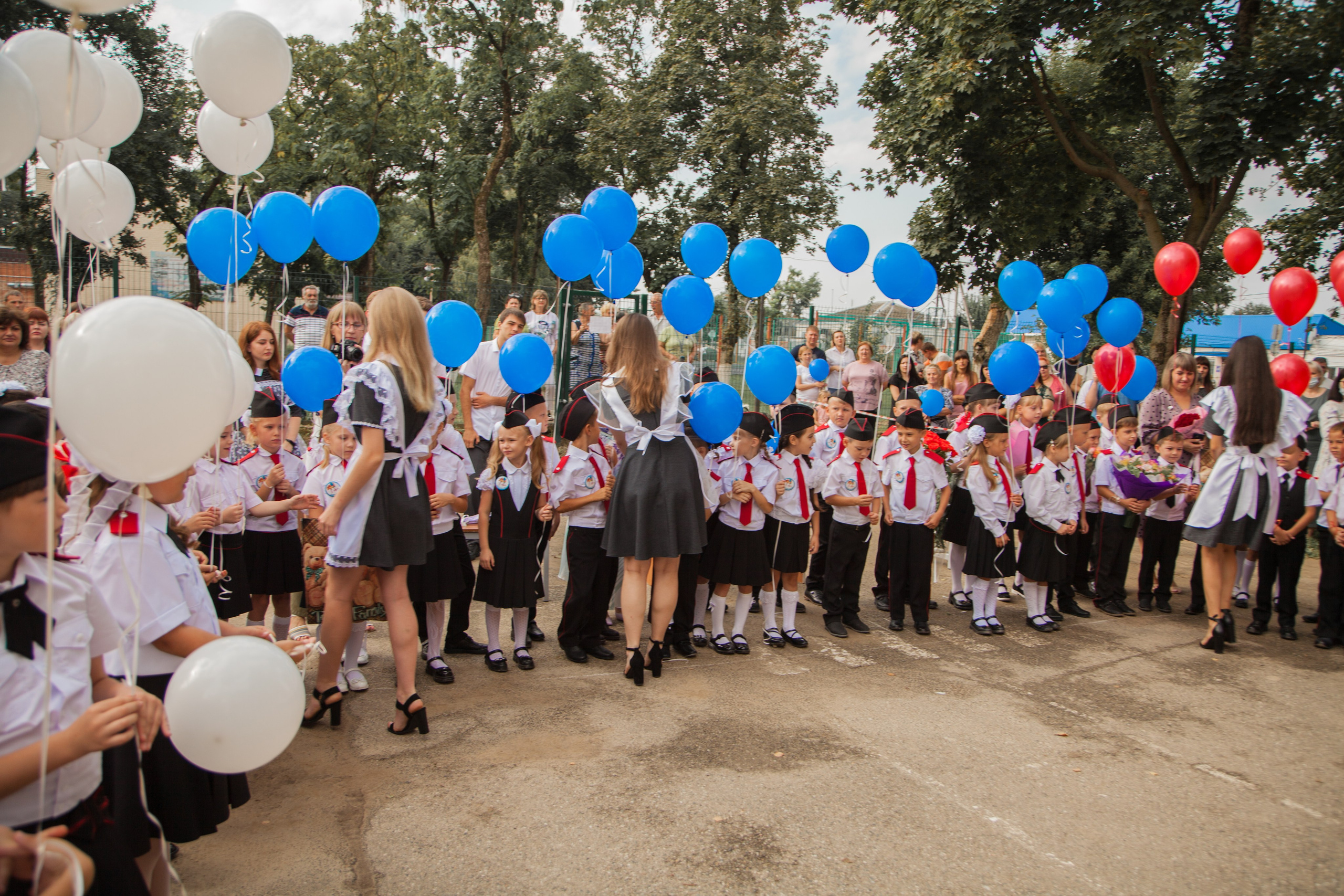 Линейка 1 сентября. Свадебный и семейный фотограф в Армавире