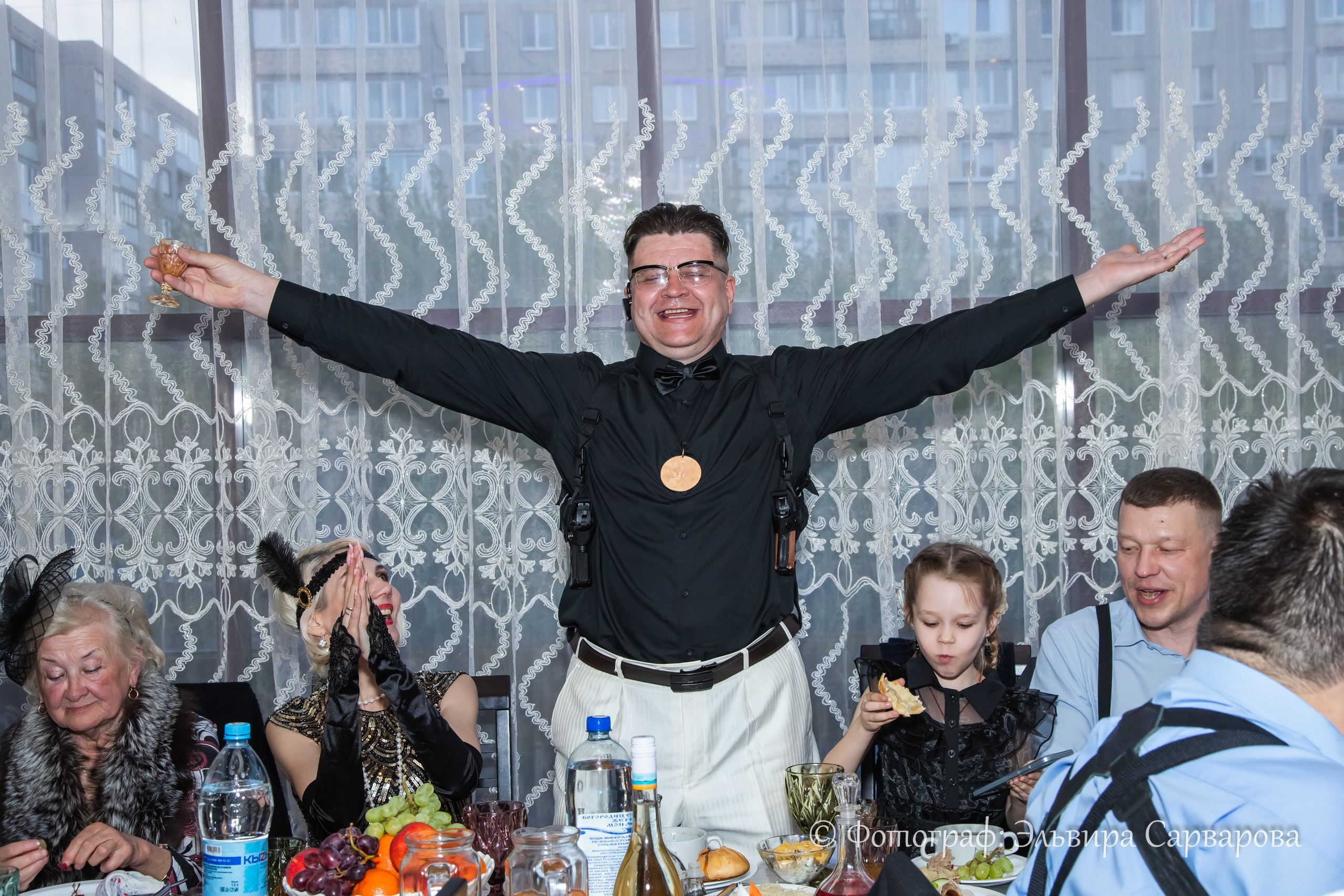 Гангстерская вечеринка в стиле 1920-х. Репортажный Фотограф