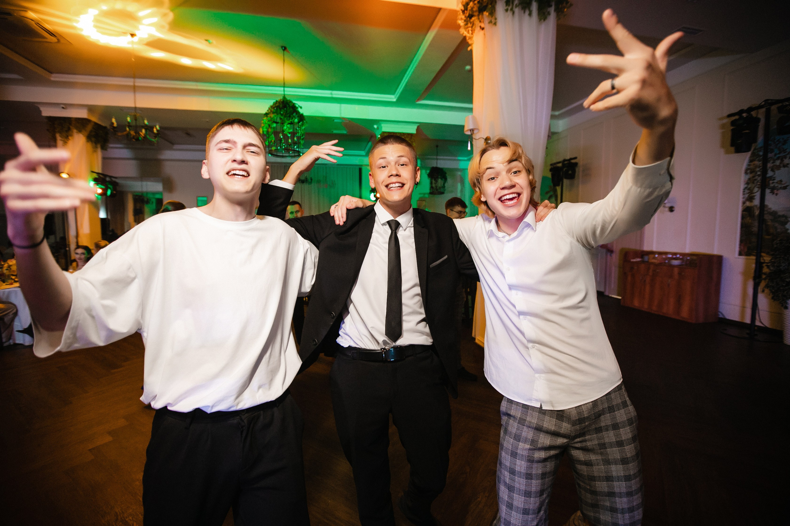 Выпускной Гимназия 1. Роман Урумбаев фотограф Нижневартовск