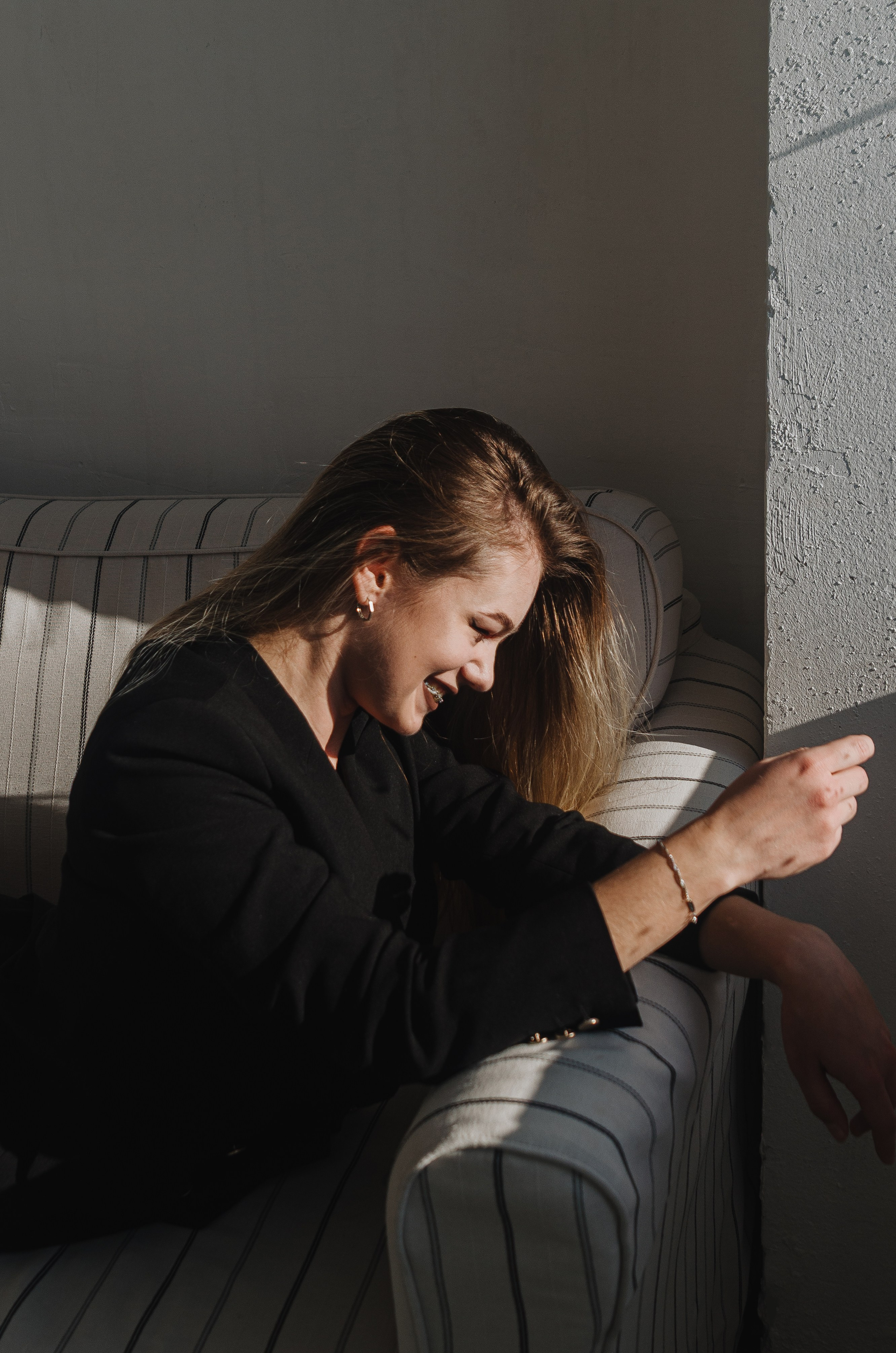 Женская фотосессия в стиле минимализм. Денисова Аля — фотограф для парных съемок и индивидуальных историй в Барнауле