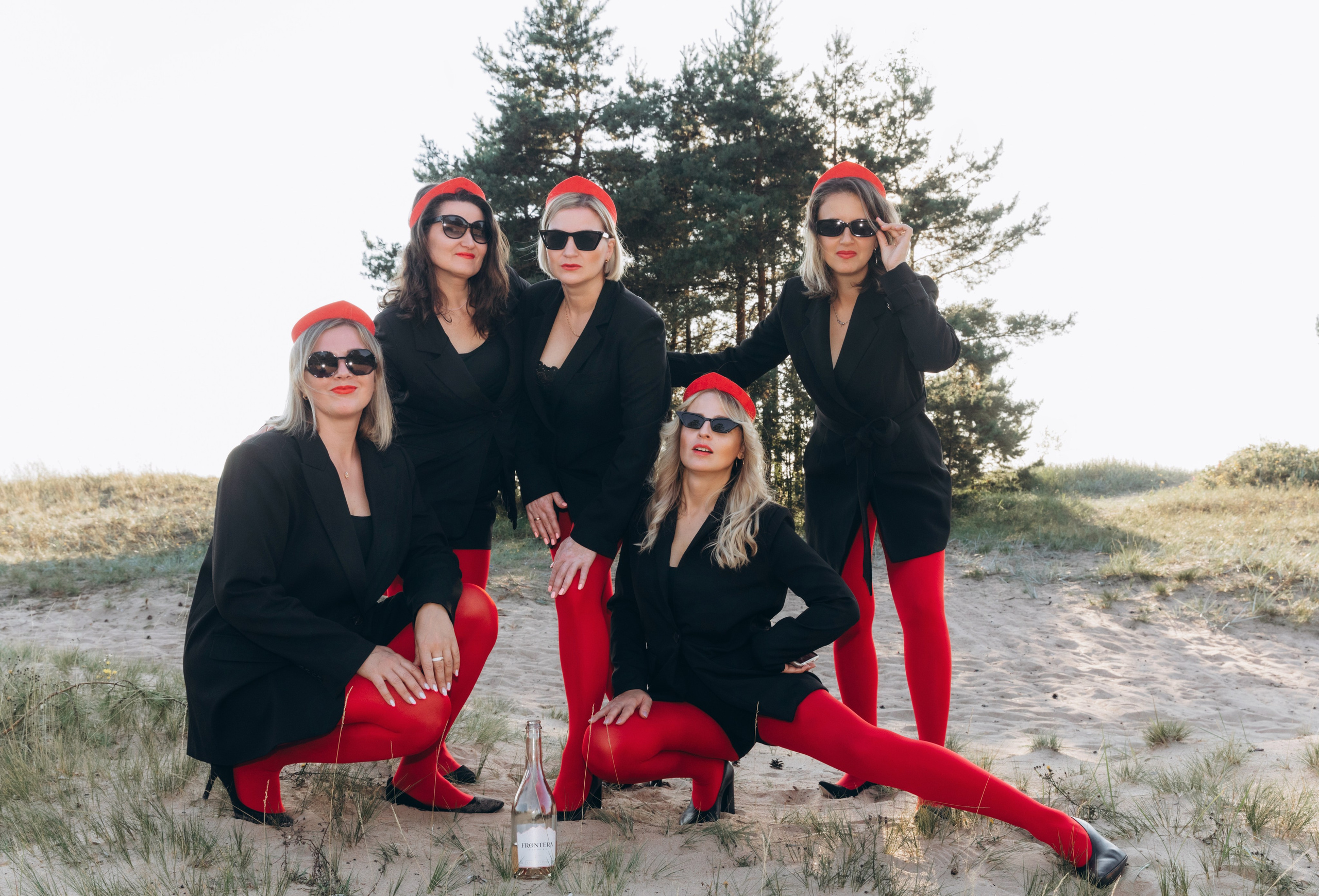 фотограф СПб девичник спб фотопрогулка фотопрогулка спб вежновец светлана фотосессия девичника фотограф питер фотограф санкт-петербург фотосессия в красных колготках