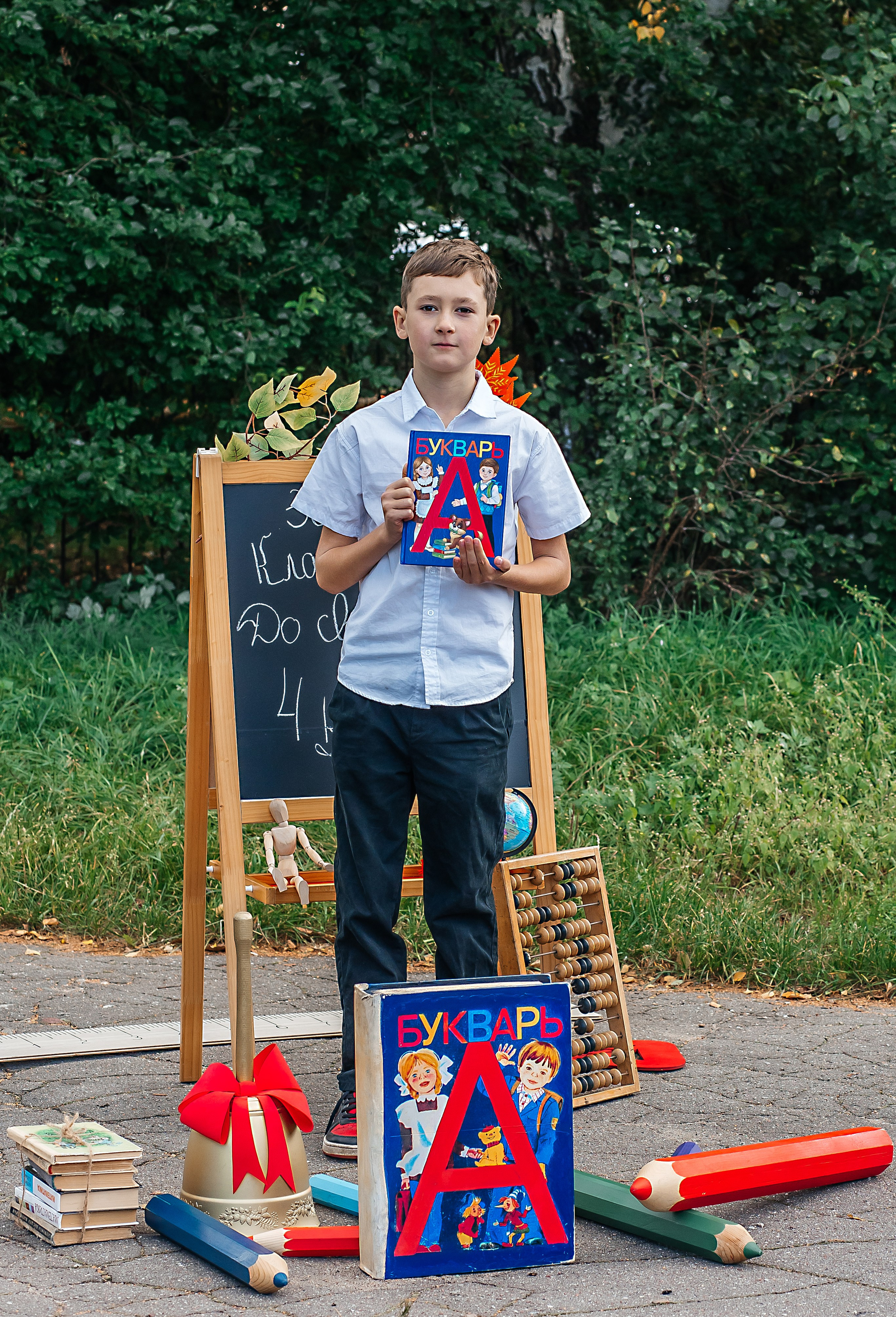 Выпускники начальной школы. LiveBook39 — студия выпускных альбомов Светланы Микишаниной в Калининграде