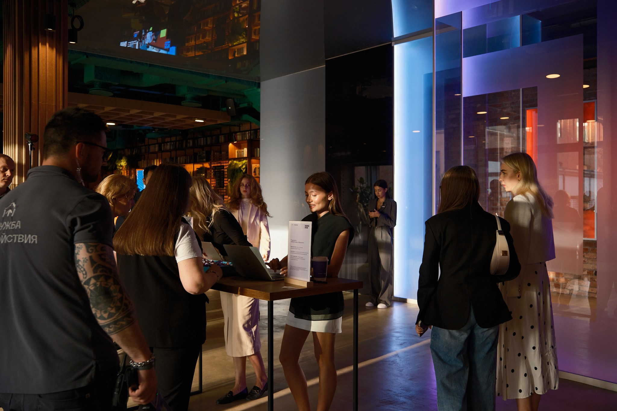 ЧТИВО х Точка Банк «ЭКОНОМИКА ВРЕМЕНИ» (©ЧТИВО). Профессиональный фотограф в Москве Павел Жданов