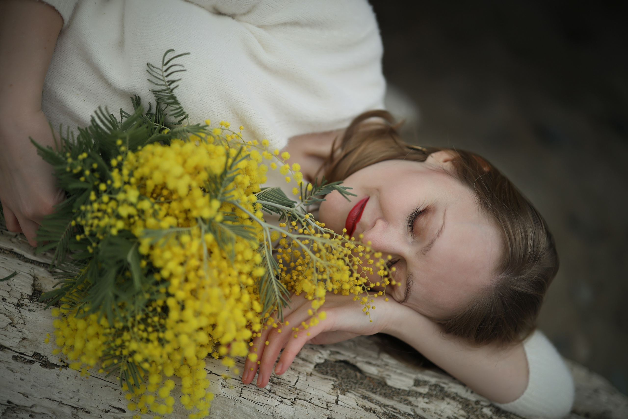 Фотосессия с мимозой на море для Юлии. Свадебный и семейный фотограф в Абхазии Жанна Соснина