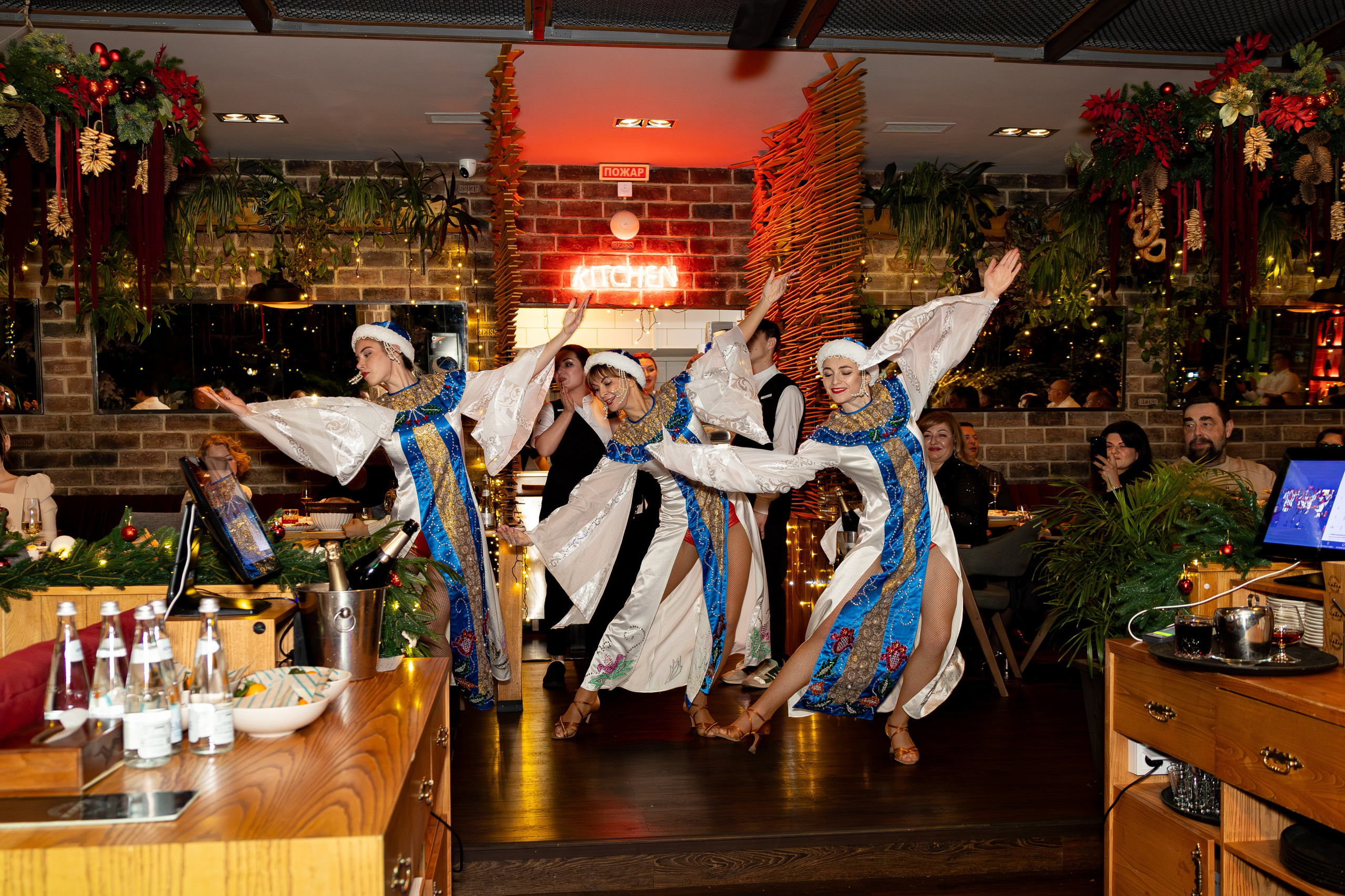Новогодняя ночь 2026 в панорамном ресторане «Чайка». Дженбаз Павел — фотограф в Ялте