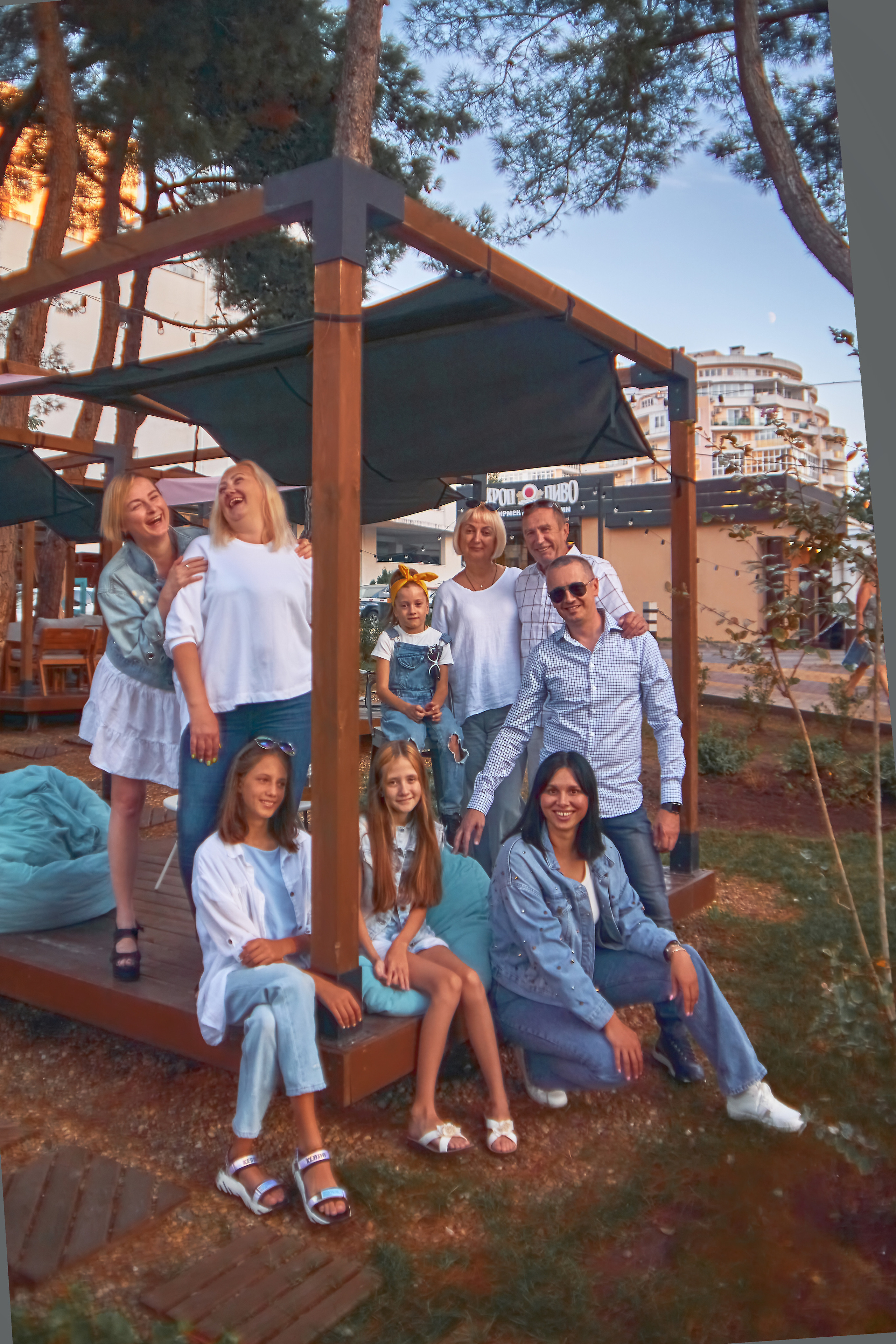 Фотосессия большой семьи в Геленджике