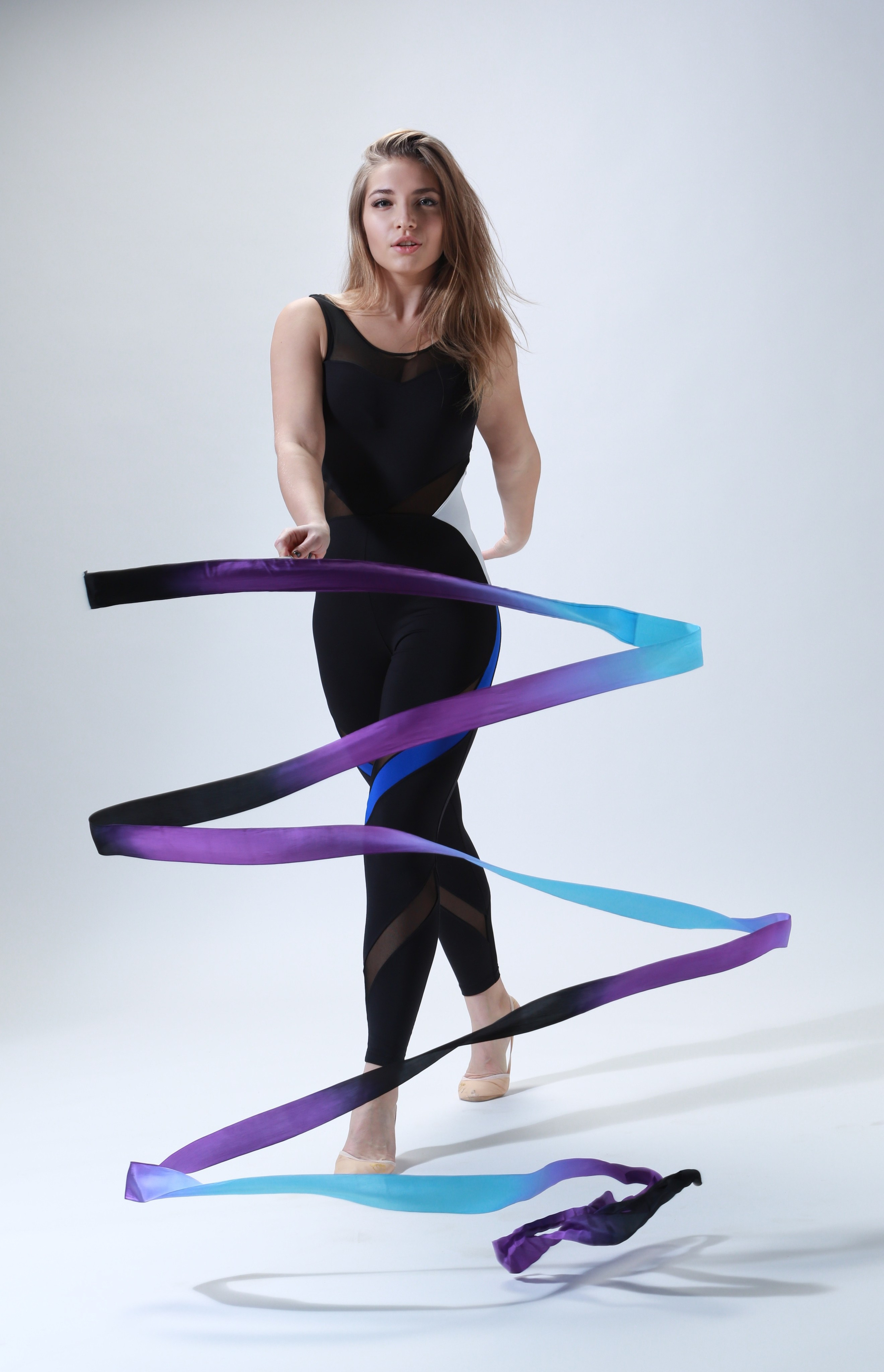 Елена с гимнастической лентой. Профессиональный фотограф Алена Александрова