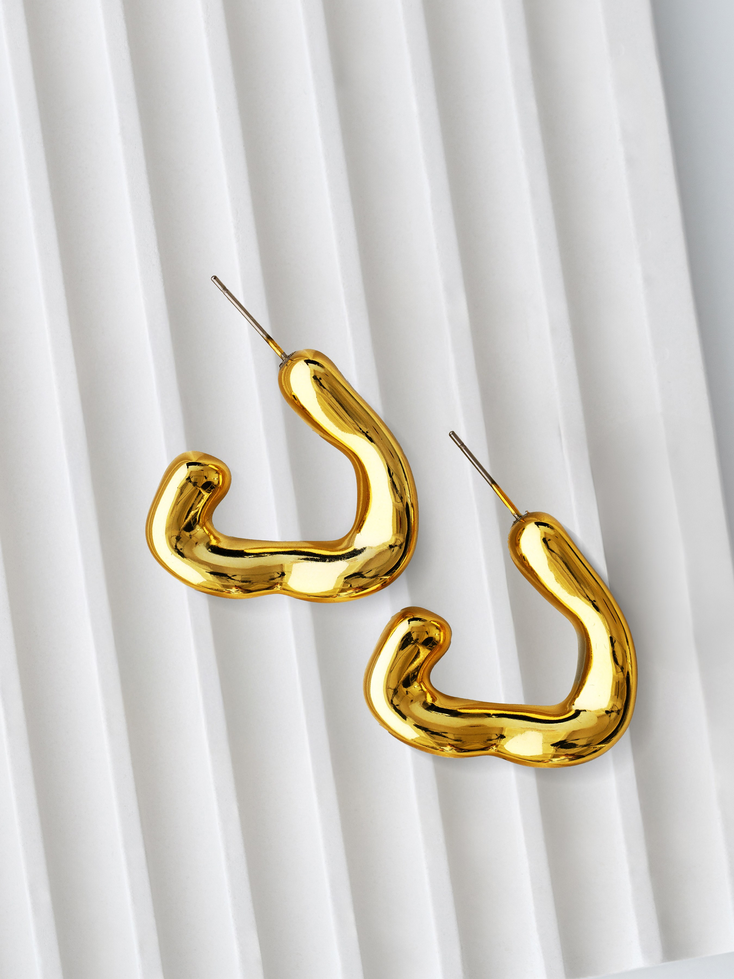 Съёмка украшений и бижутерии — фото и видео для брендов | KED Production. KED Production — продакшн из СПб. Создаём фото, видео и контент, который помогает брендам и селлерам продавать больше