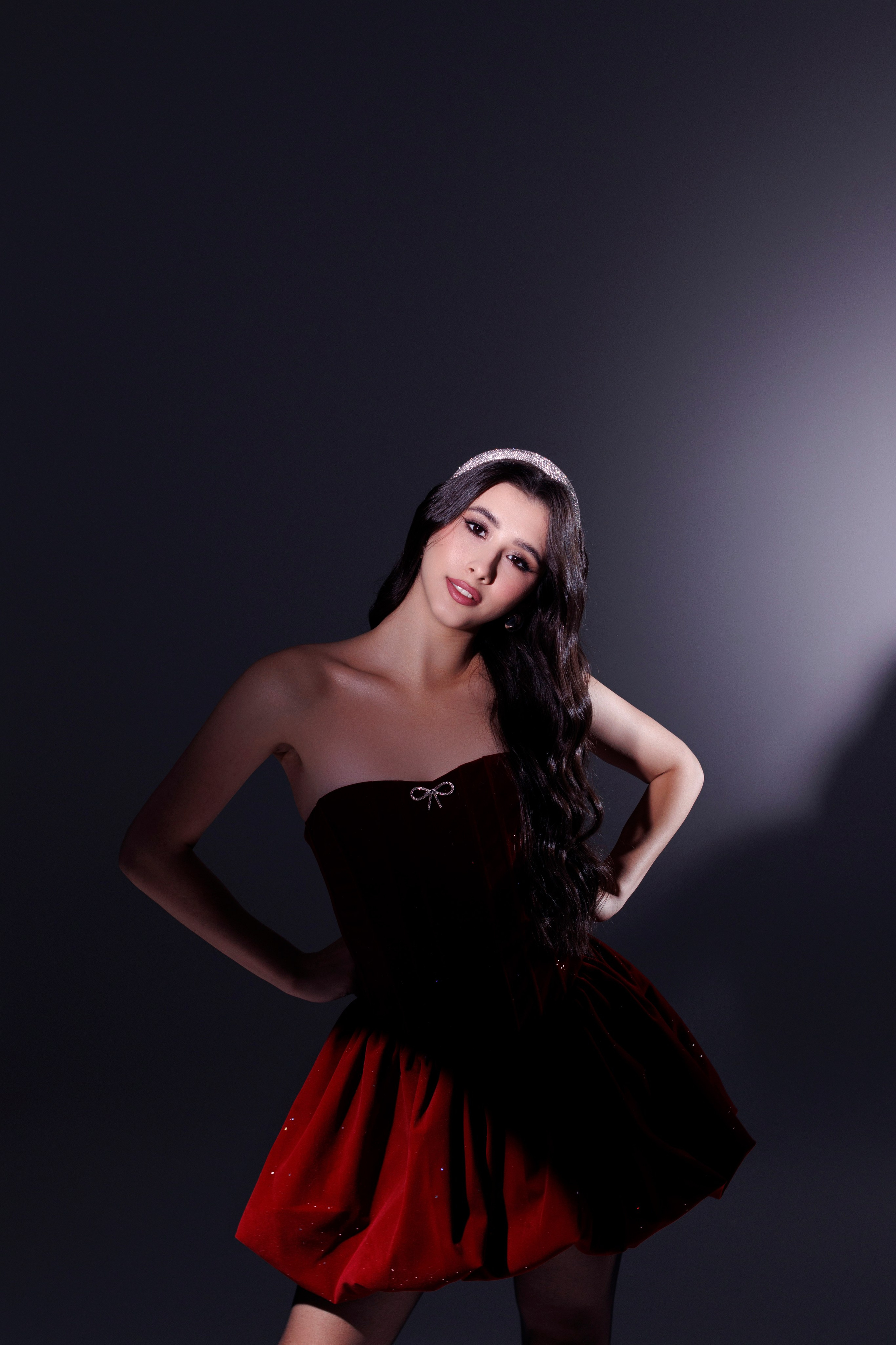 Фотосессия в студии. Я — фотограф, который помогает запечатлеть самые важные моменты вашей жизни!