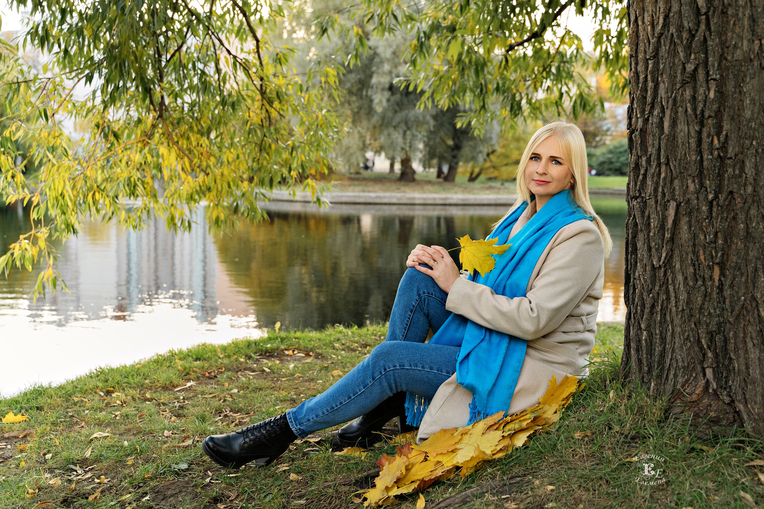 Групповая осенняя фотография. Семейный и портретный фотограф в Санкт-Петербурге Евгения Елемена