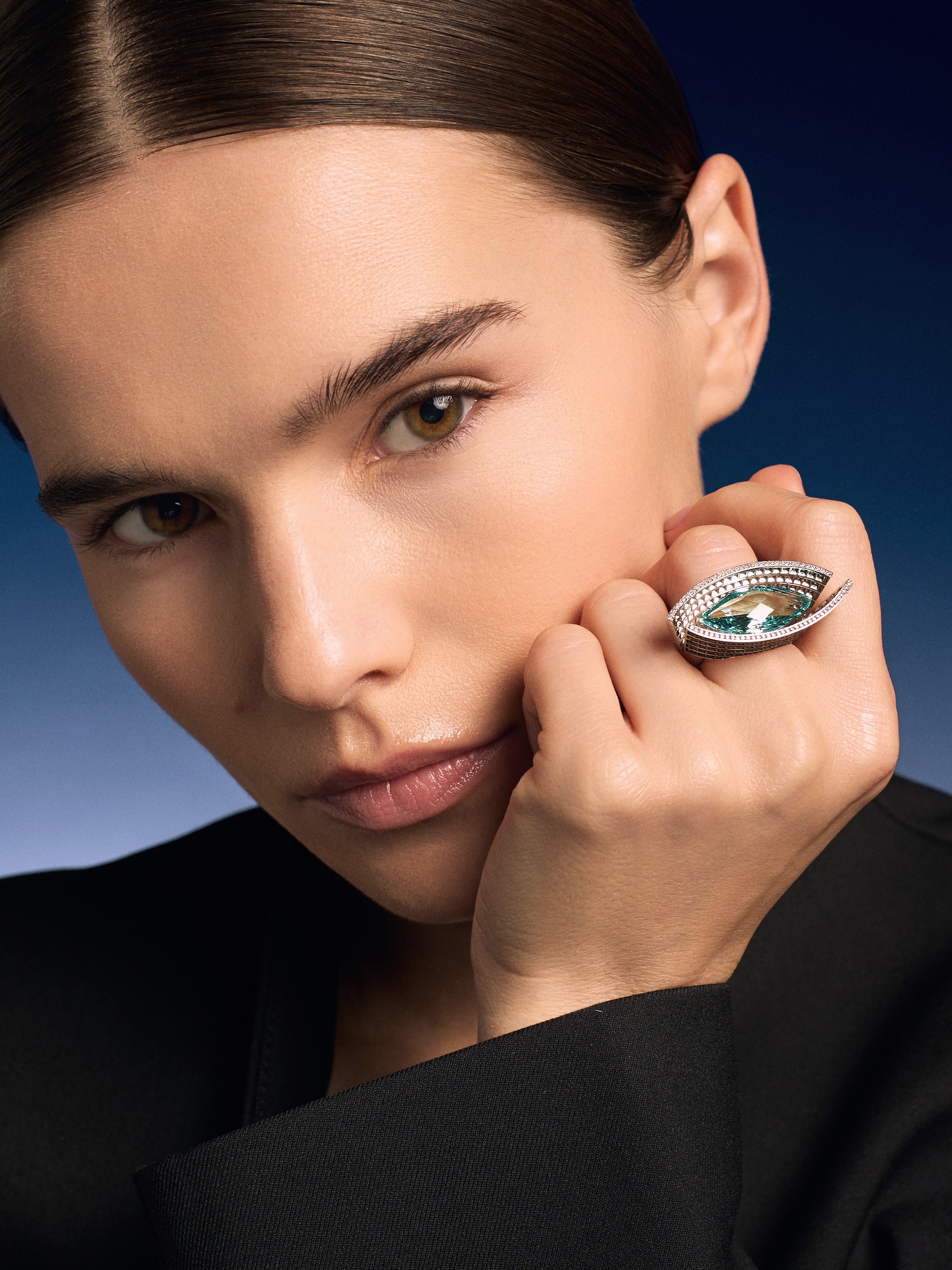 Porov синий фон. Photographer Artem Vasilev