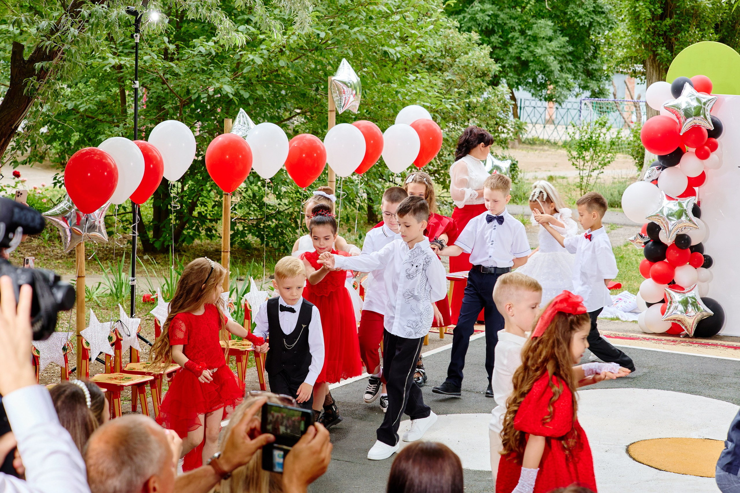 Выпускной 45 сад. Фотограф Выпускные альбомы Таганрог Сергей Коробченко