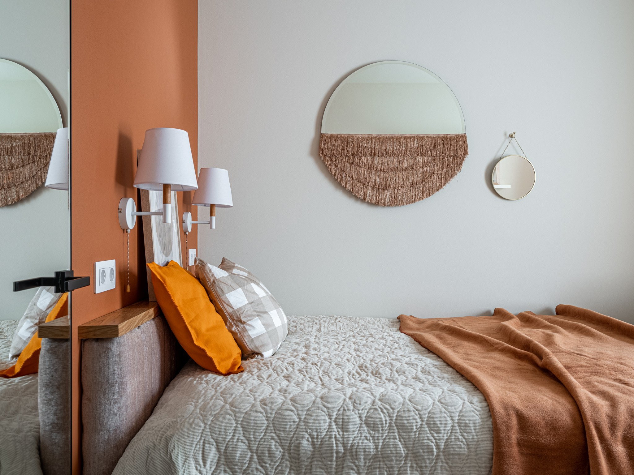 Маленькая квартира: Анастасия Филиппова, Олеся Миколаец, студия FAM Design. Фотограф Василий Буланов