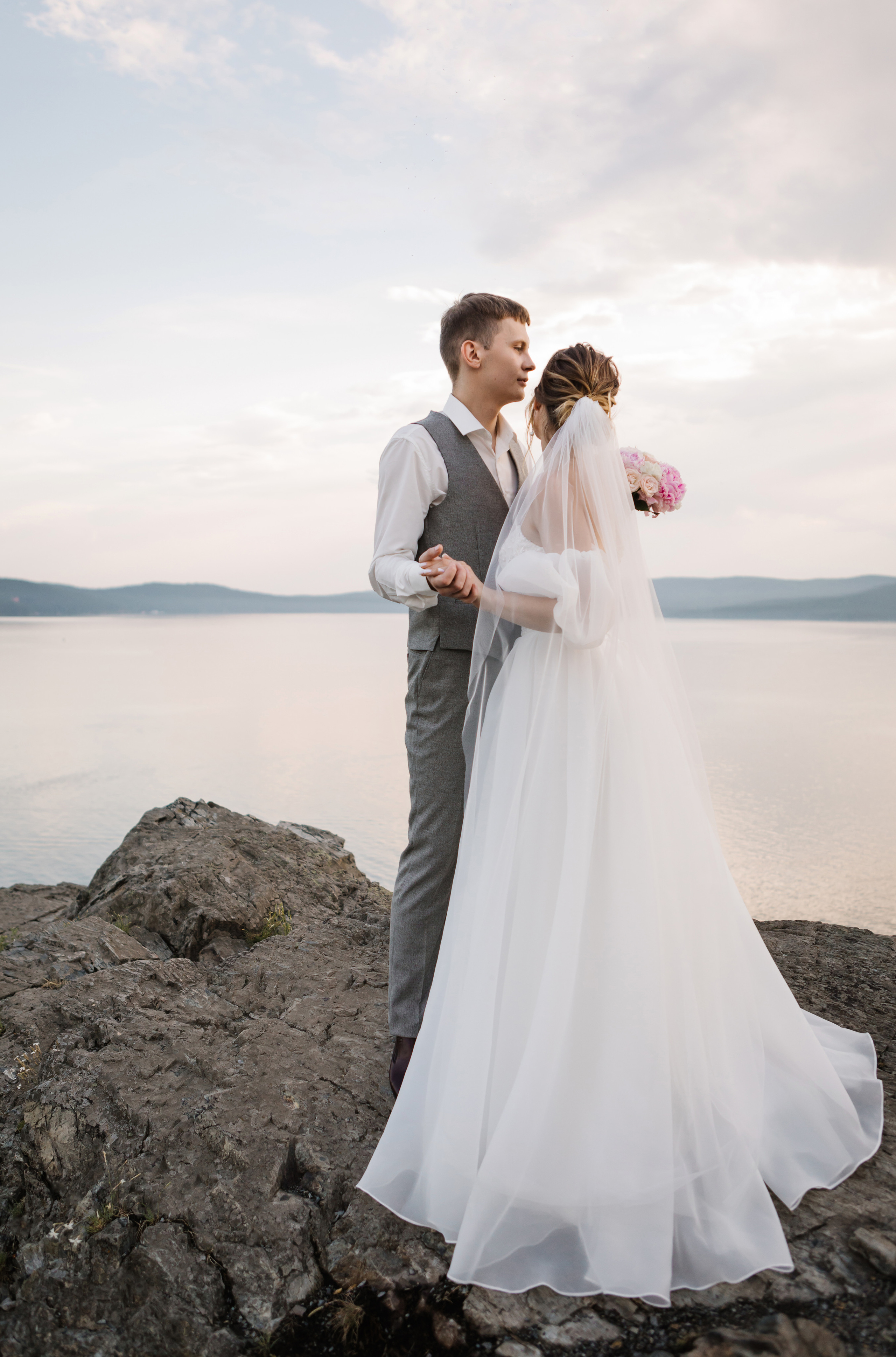 Gold sunset & pink peony. Свадебный и портретный фотограф в Миассе Филиппенко Дарья