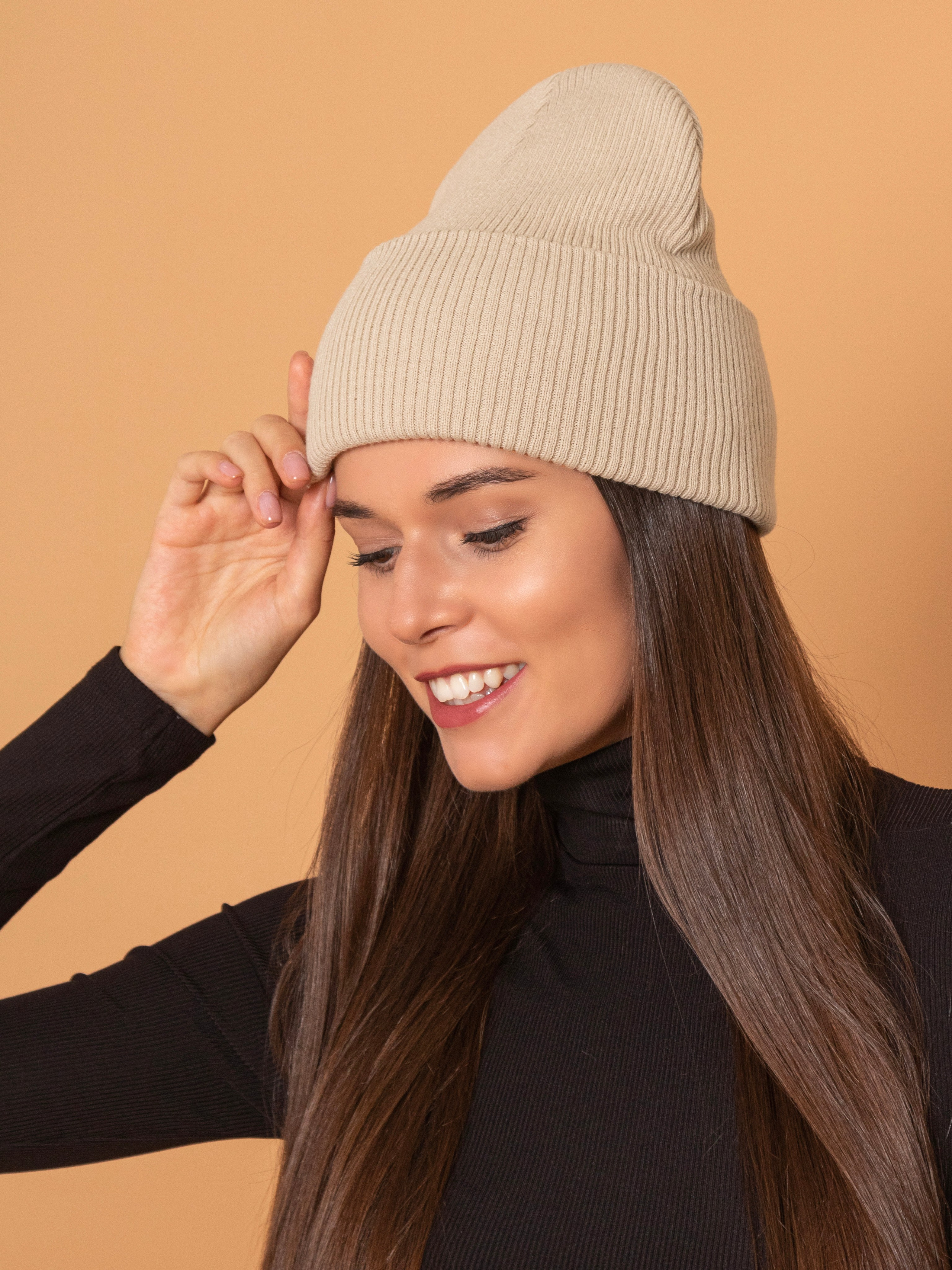 Шапки женские. Фотостудия для Wildberries Ozon