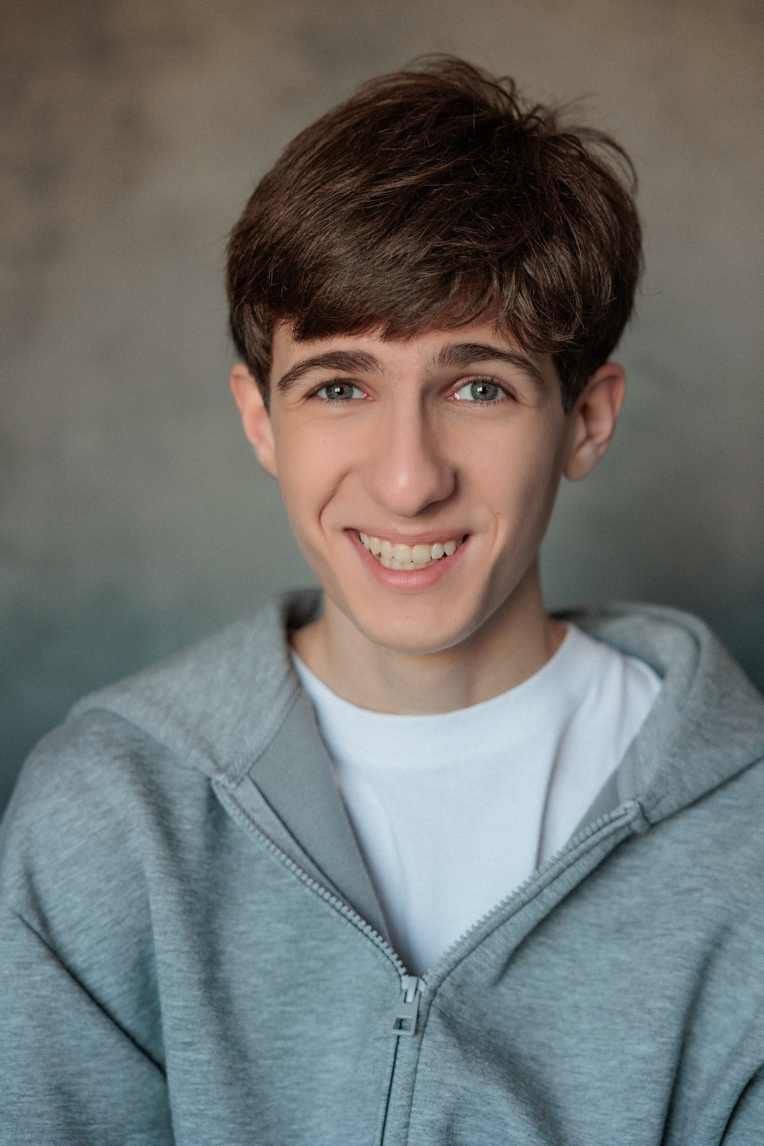 АРТЁМ. Я фотограф из Москвы к Вашим услугам