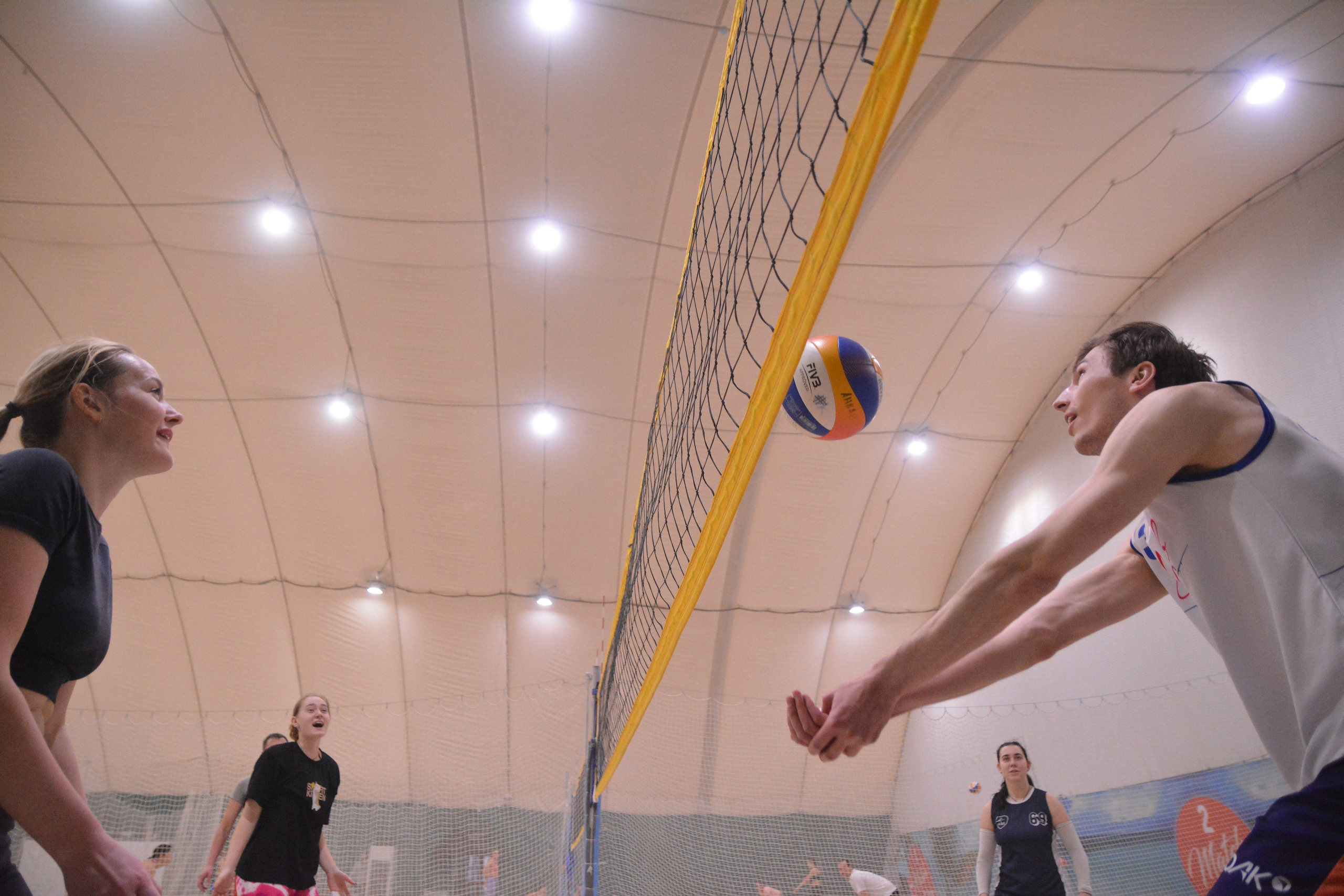 Благотворительный турнир по пляжному волейболу. F/8 and be there — оказаться в нужном месте и поймать момент