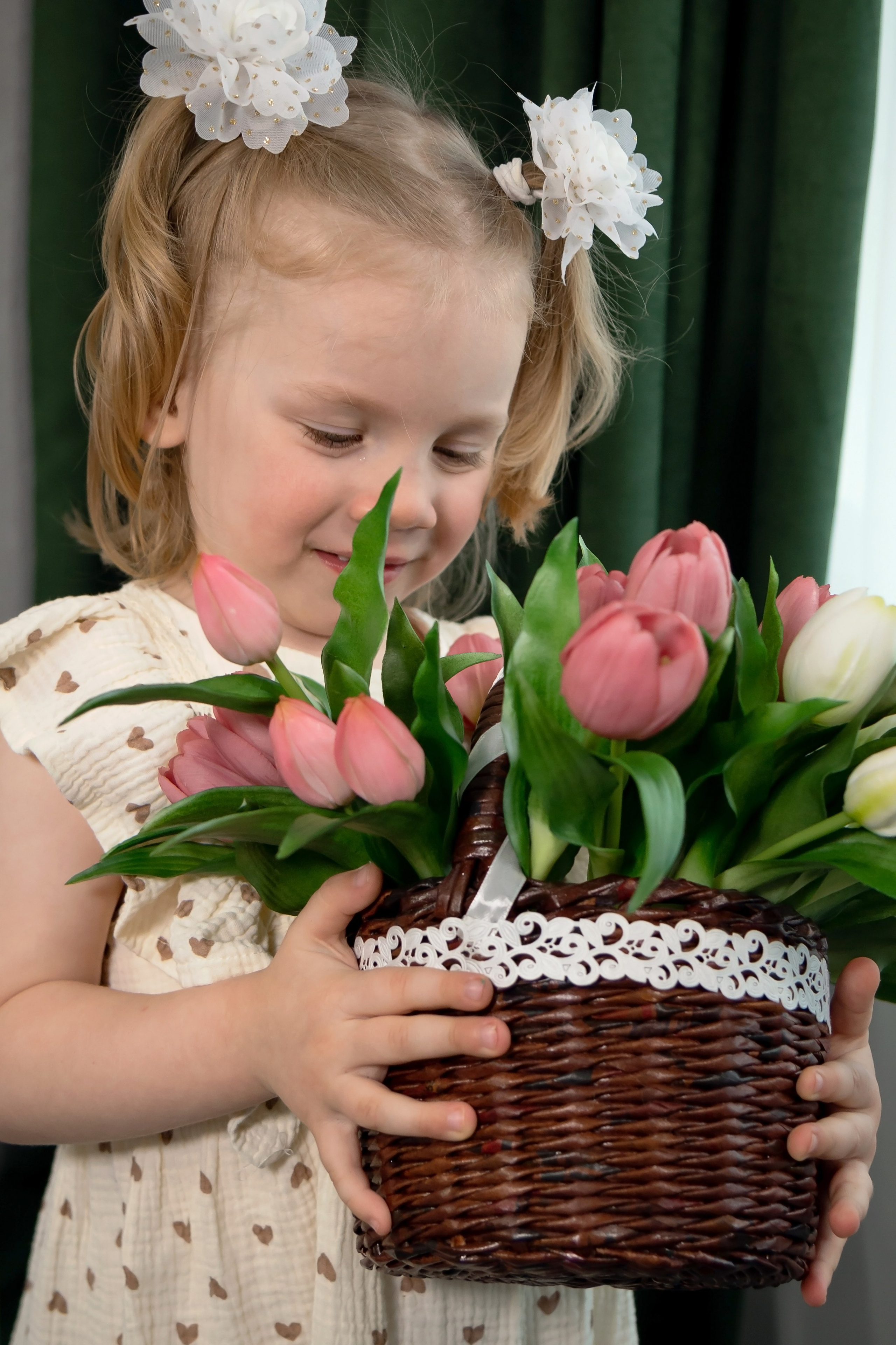 Детская фотосессия к 8 марта в Шелехове. Фотограф в Шелехове, лучшие выпускные альбомы в Шелехове