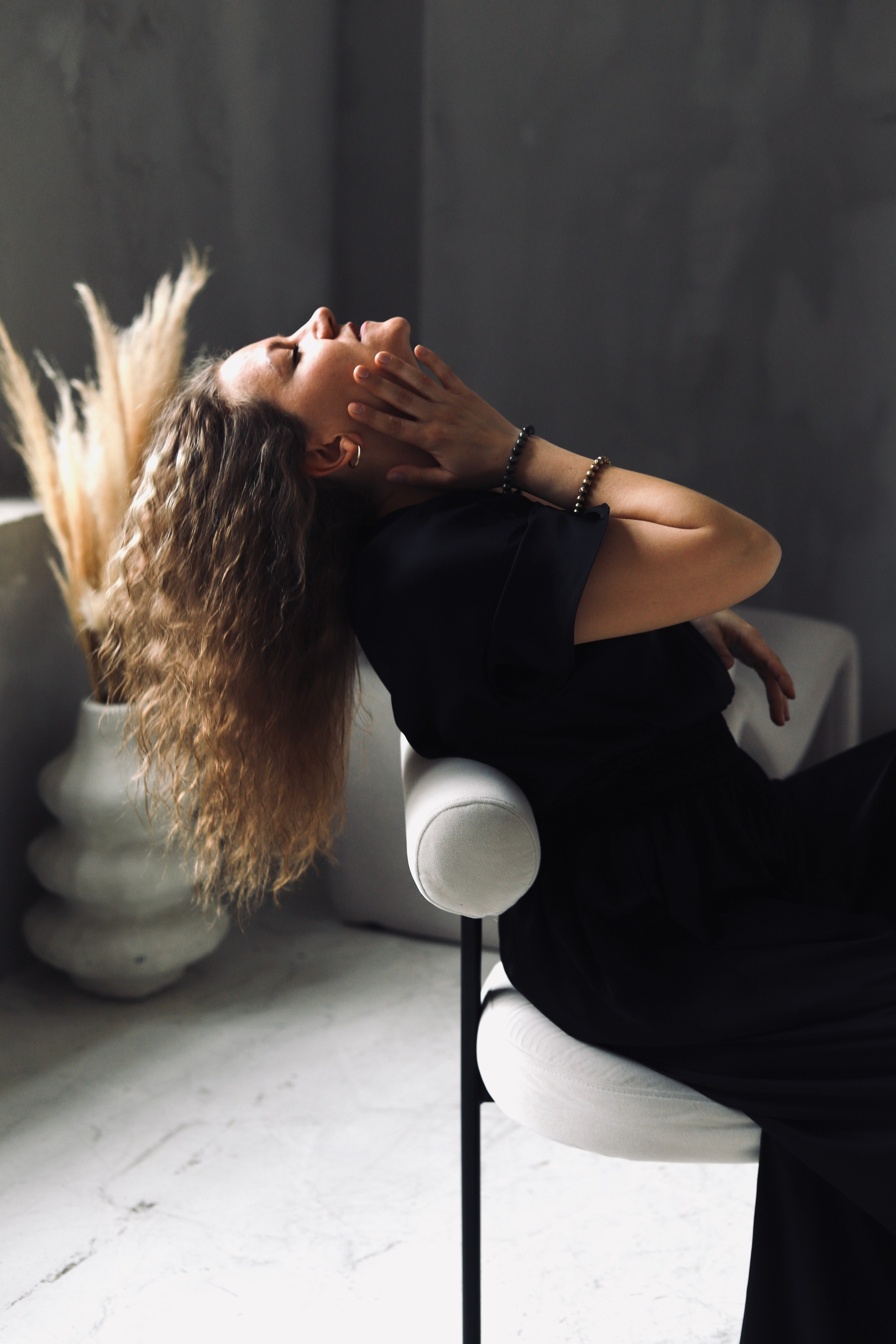 Ульяна в свободном танце. Портретный Фотограф в Санкт-Петербурге Кира Орехова