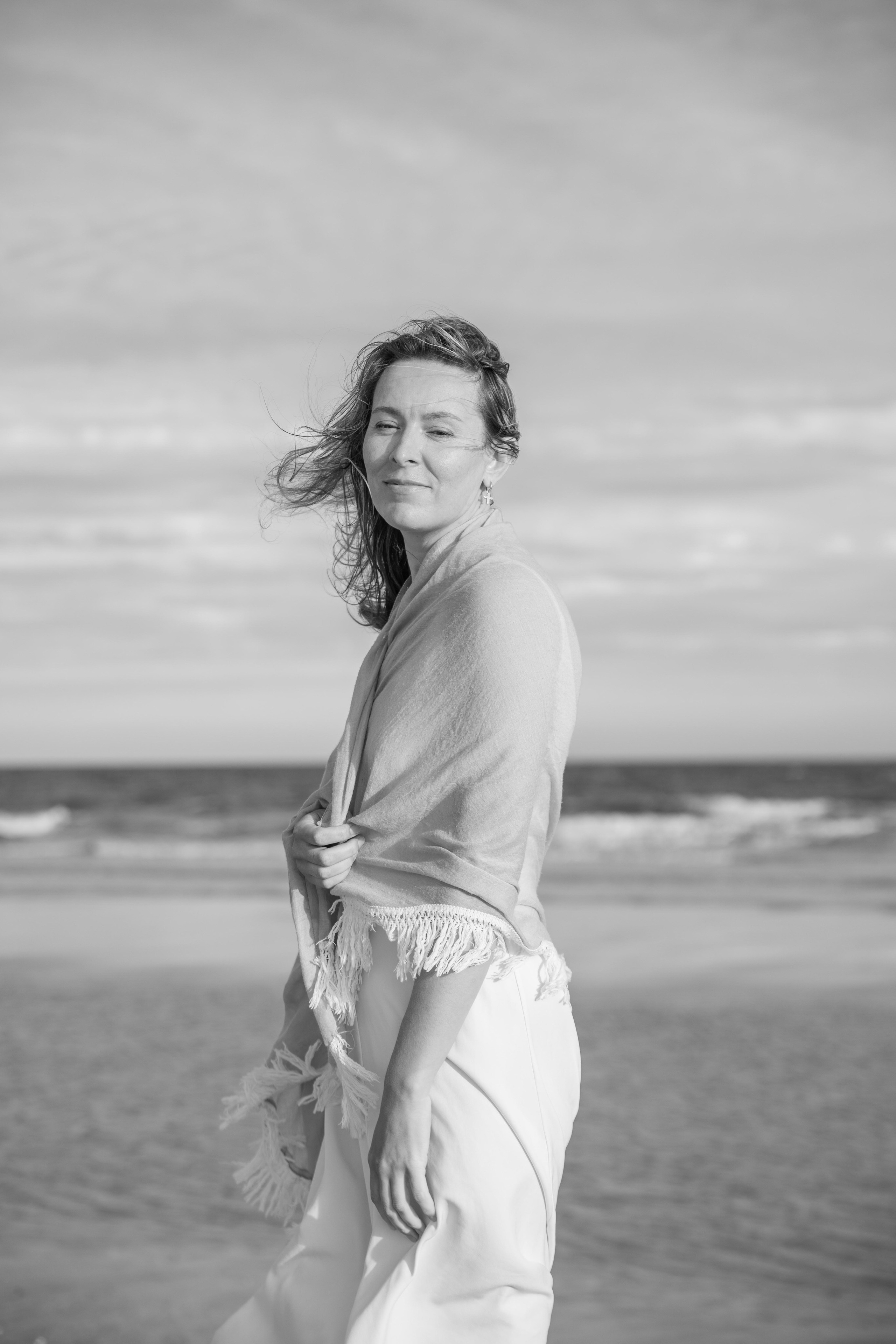 Family on the ocean. Professional Photographer in Portugal. Oksana Lomnova