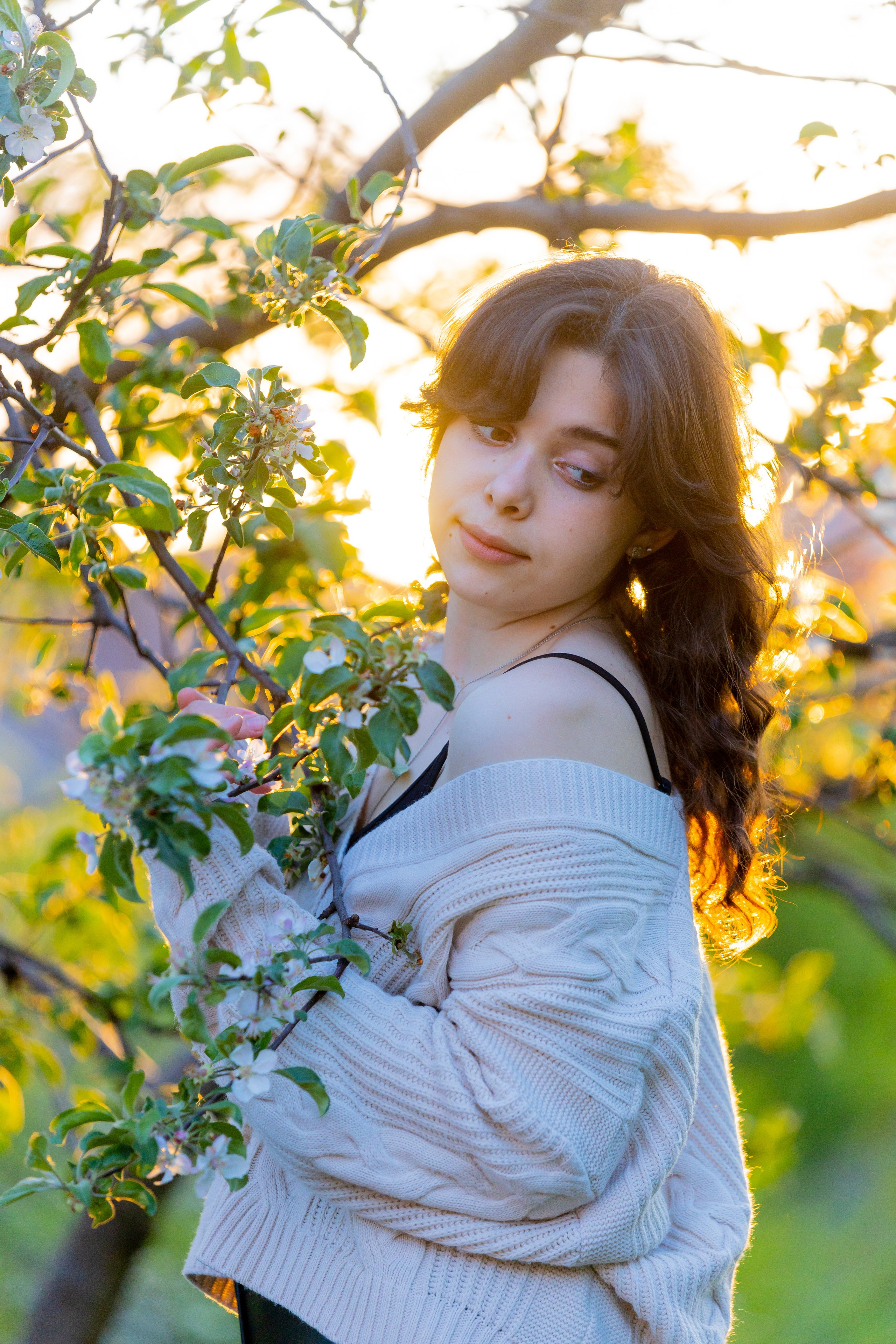 Мария весной в цветущих локациях. Фотограф в Туле Крупский АнДРей. Фотостудия «КАДР71» в Туле